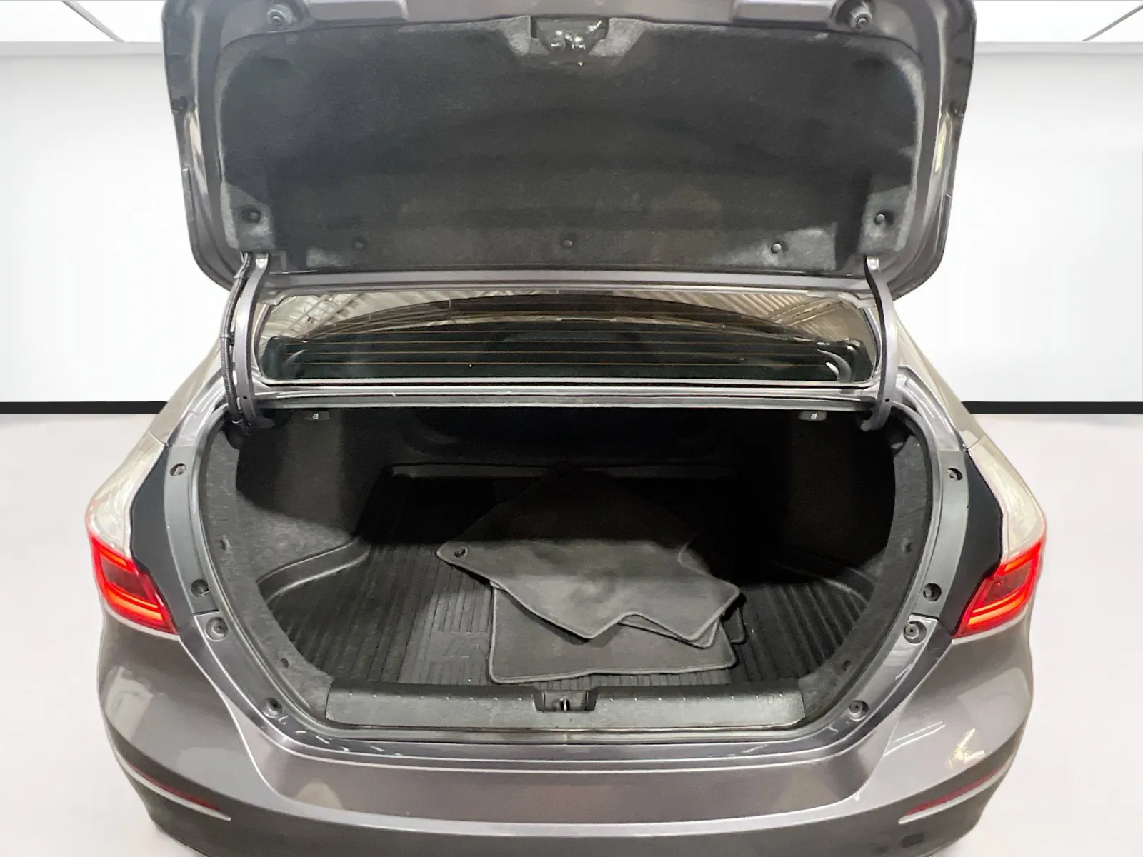 2022 Honda Insight Touring - Photo 19