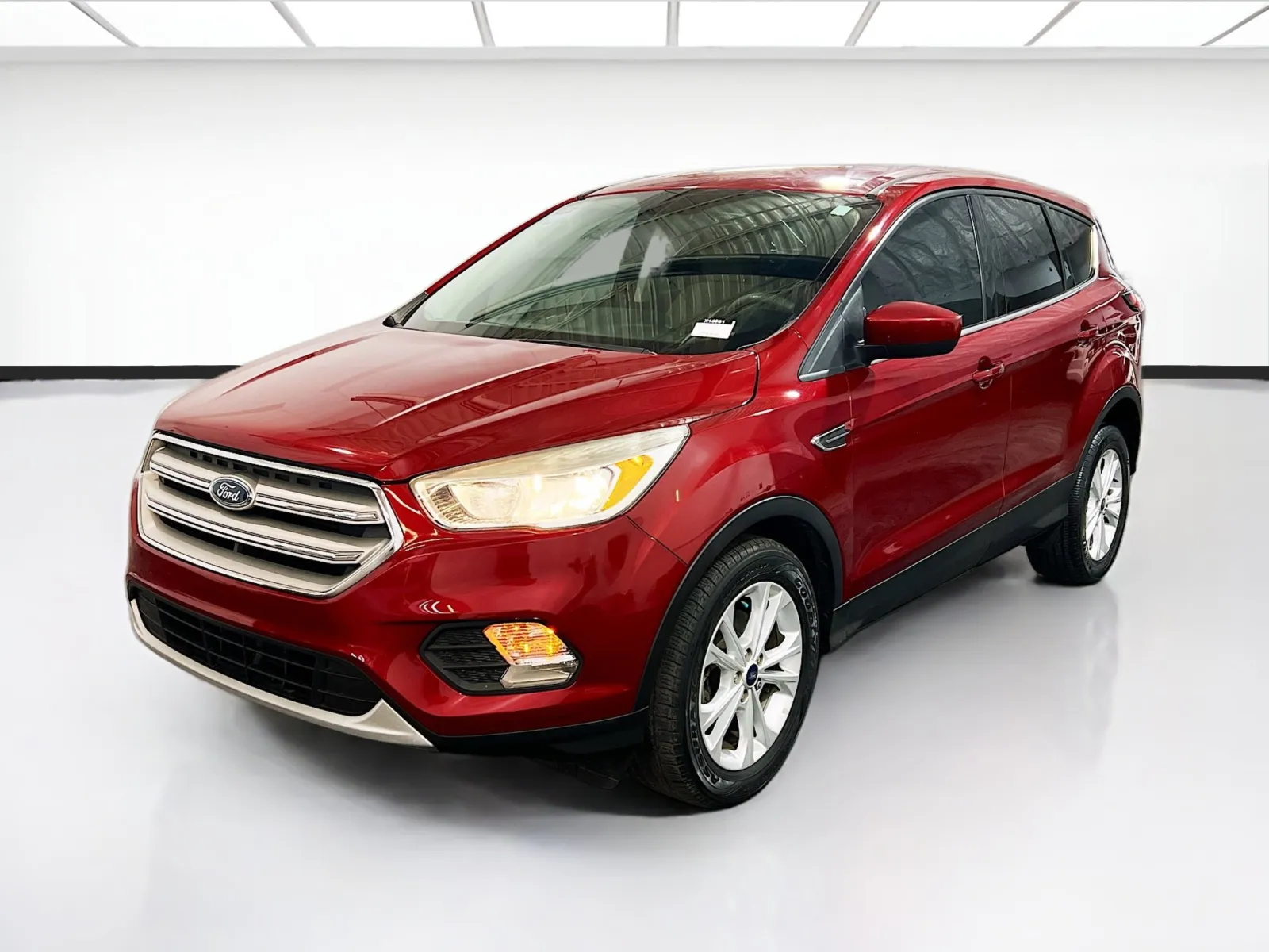 Red 2019 Ford Escape SE for sale in Chandler, AZ