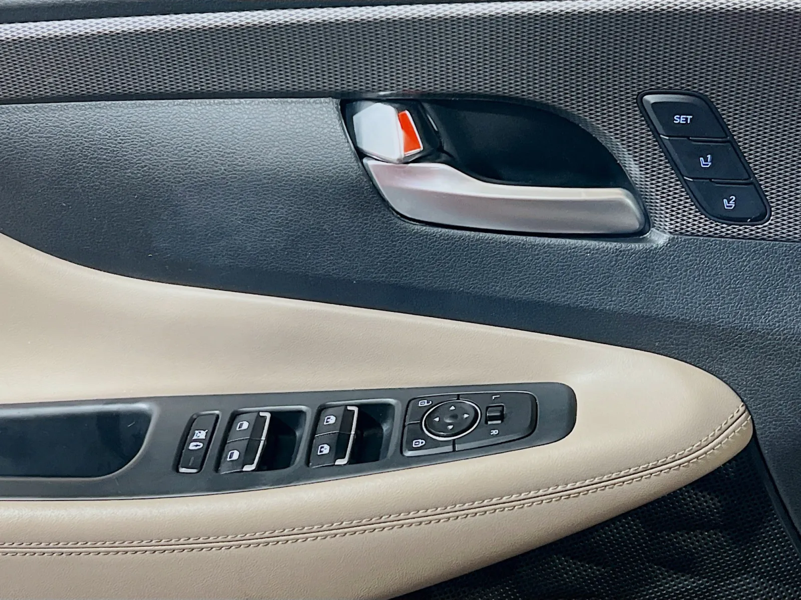 2020 Hyundai Santa Fe Limited - Photo 14