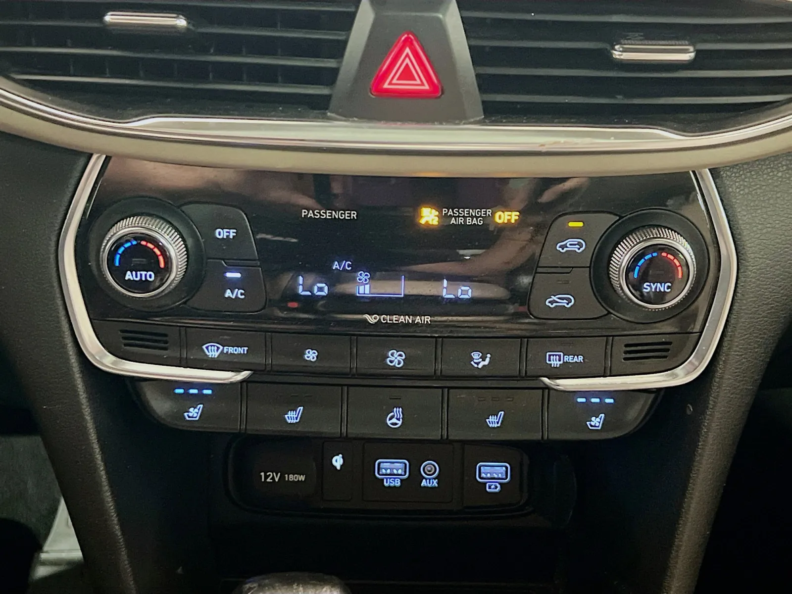 2020 Hyundai Santa Fe Limited - Photo 12