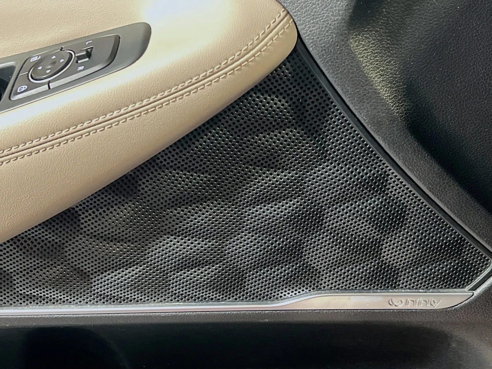2020 Hyundai Santa Fe Limited - Photo 15