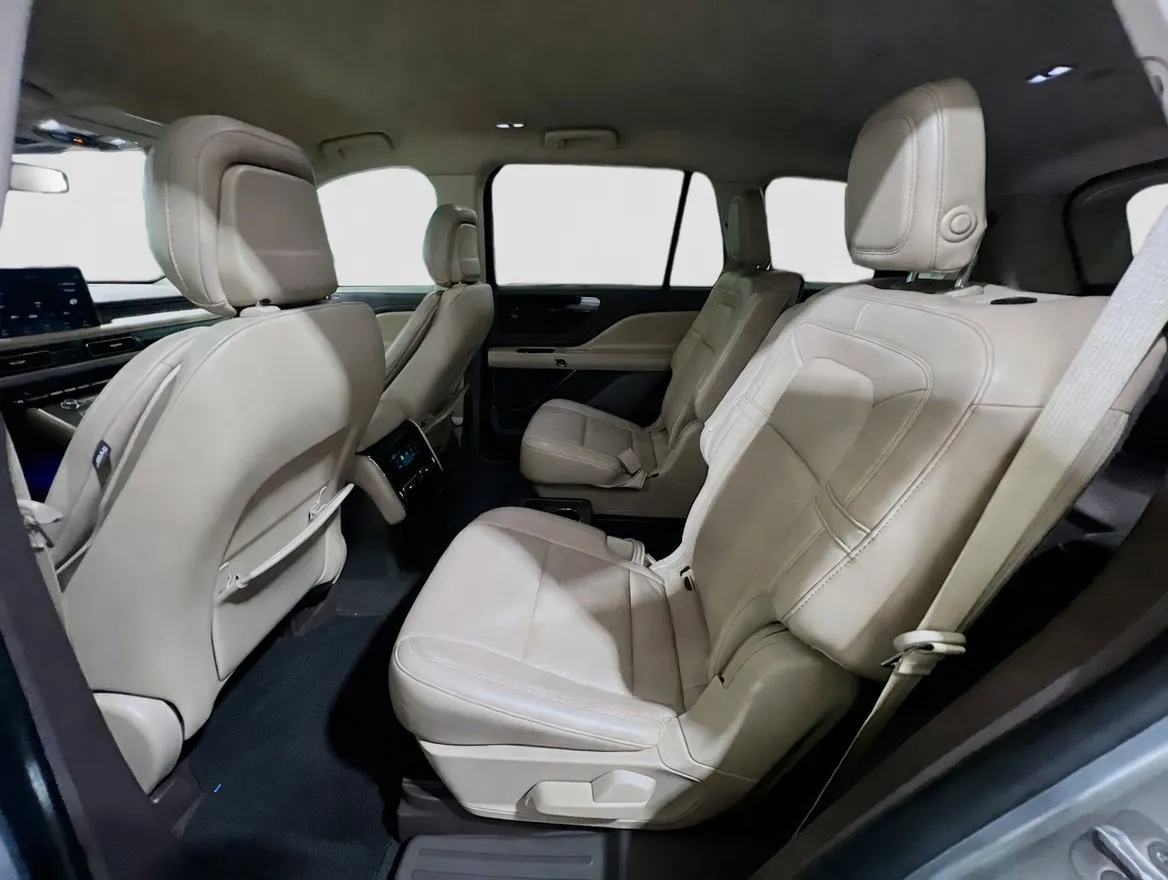 Lincoln Aviator photo 18