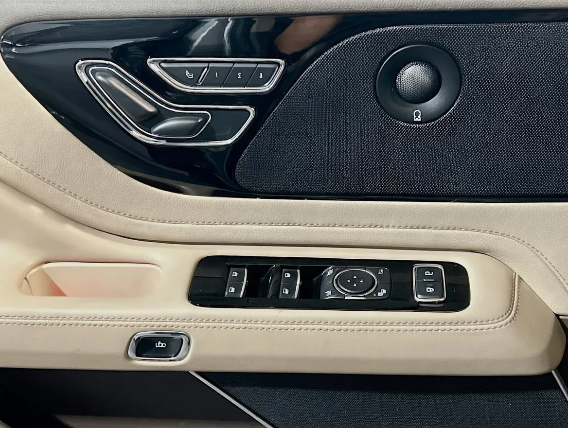 Lincoln Aviator photo 14