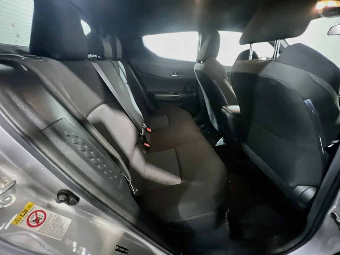 Toyota C-HR photo 18