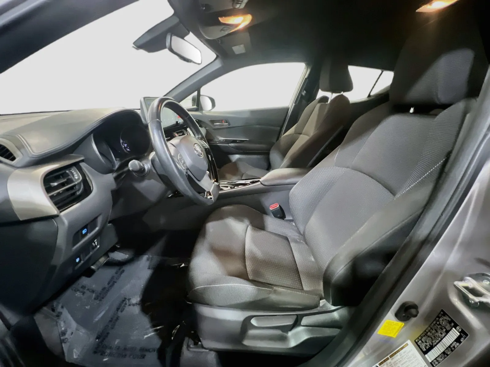 Toyota C-HR photo 14