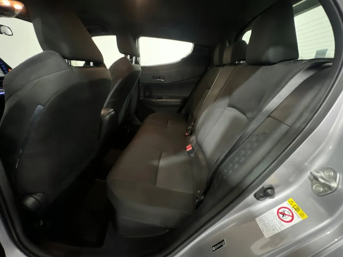 Toyota C-HR photo 16