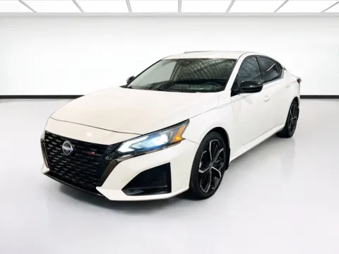 White 2023 Nissan Altima 2.5 SR for sale in Chandler, AZ