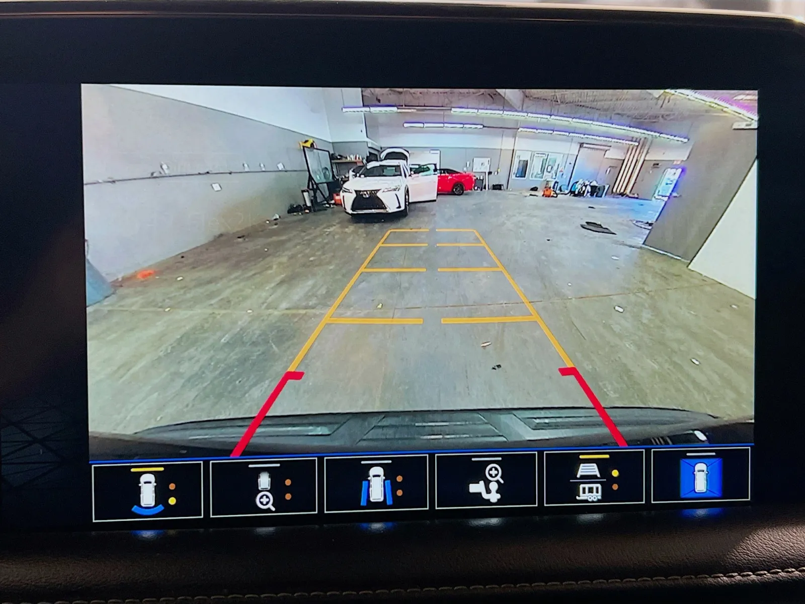 2023 GMC Yukon XL SLT - Photo 9