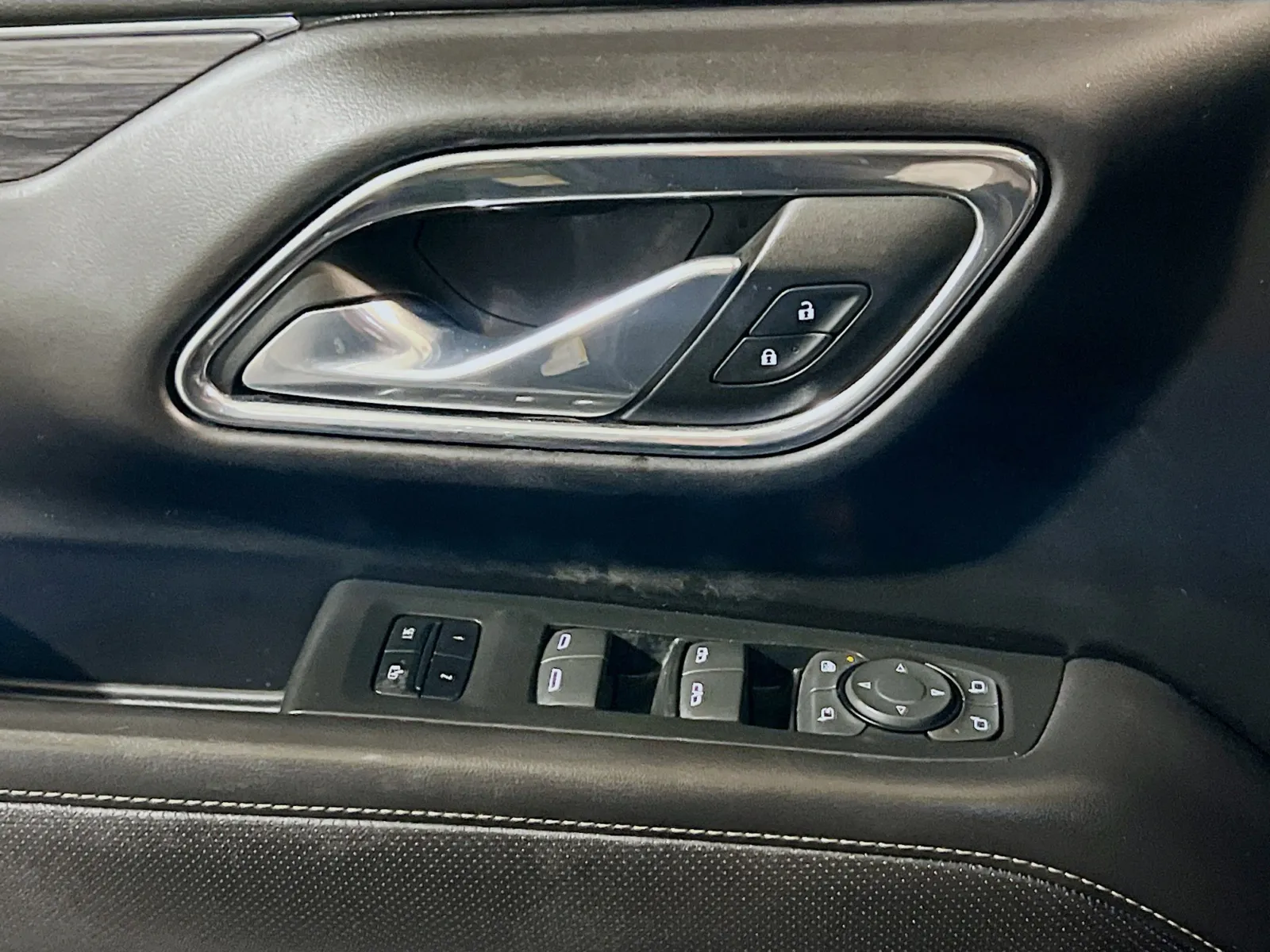 2023 GMC Yukon XL SLT - Photo 13