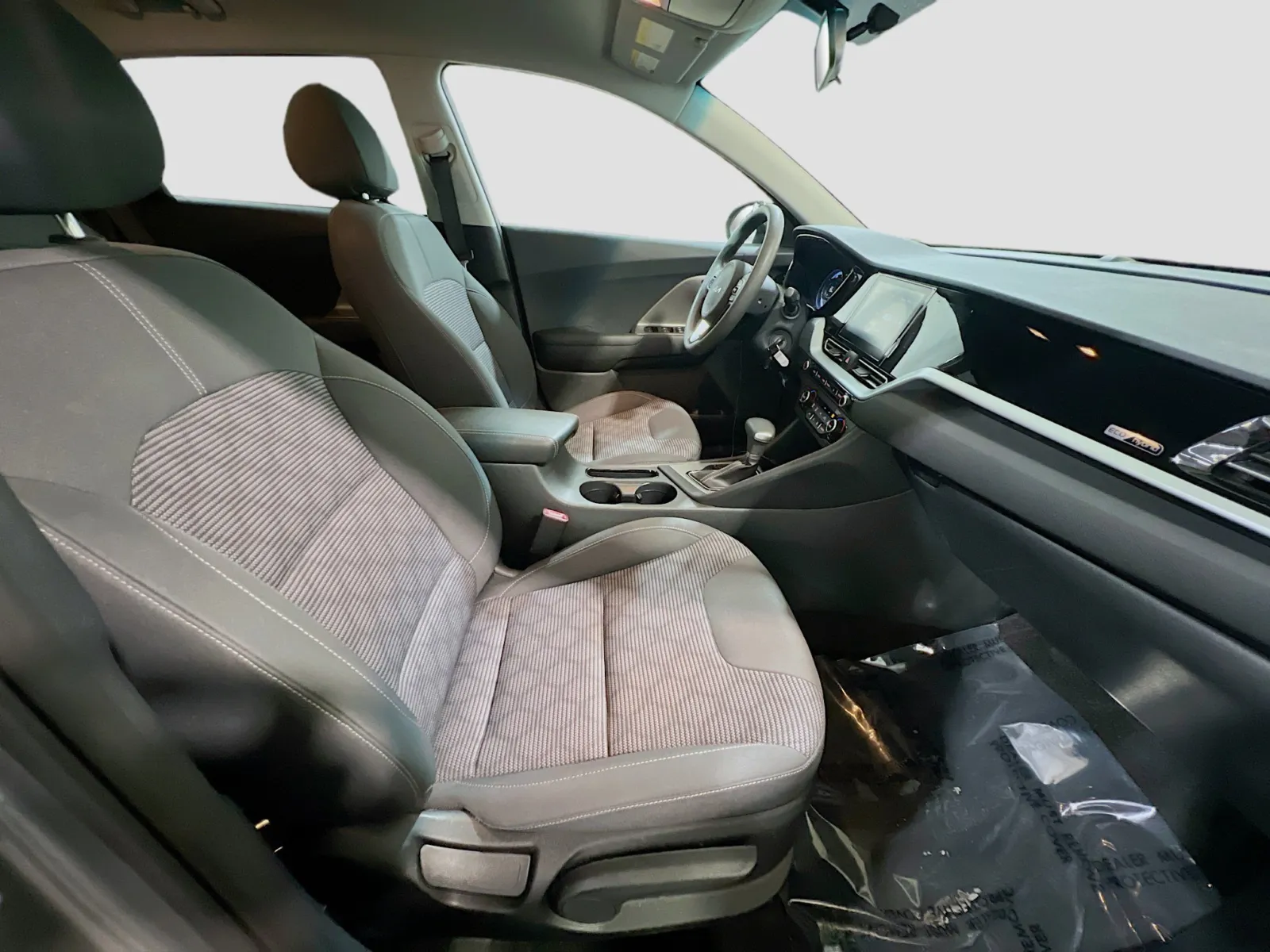 2022 Kia Niro LX - Photo 19