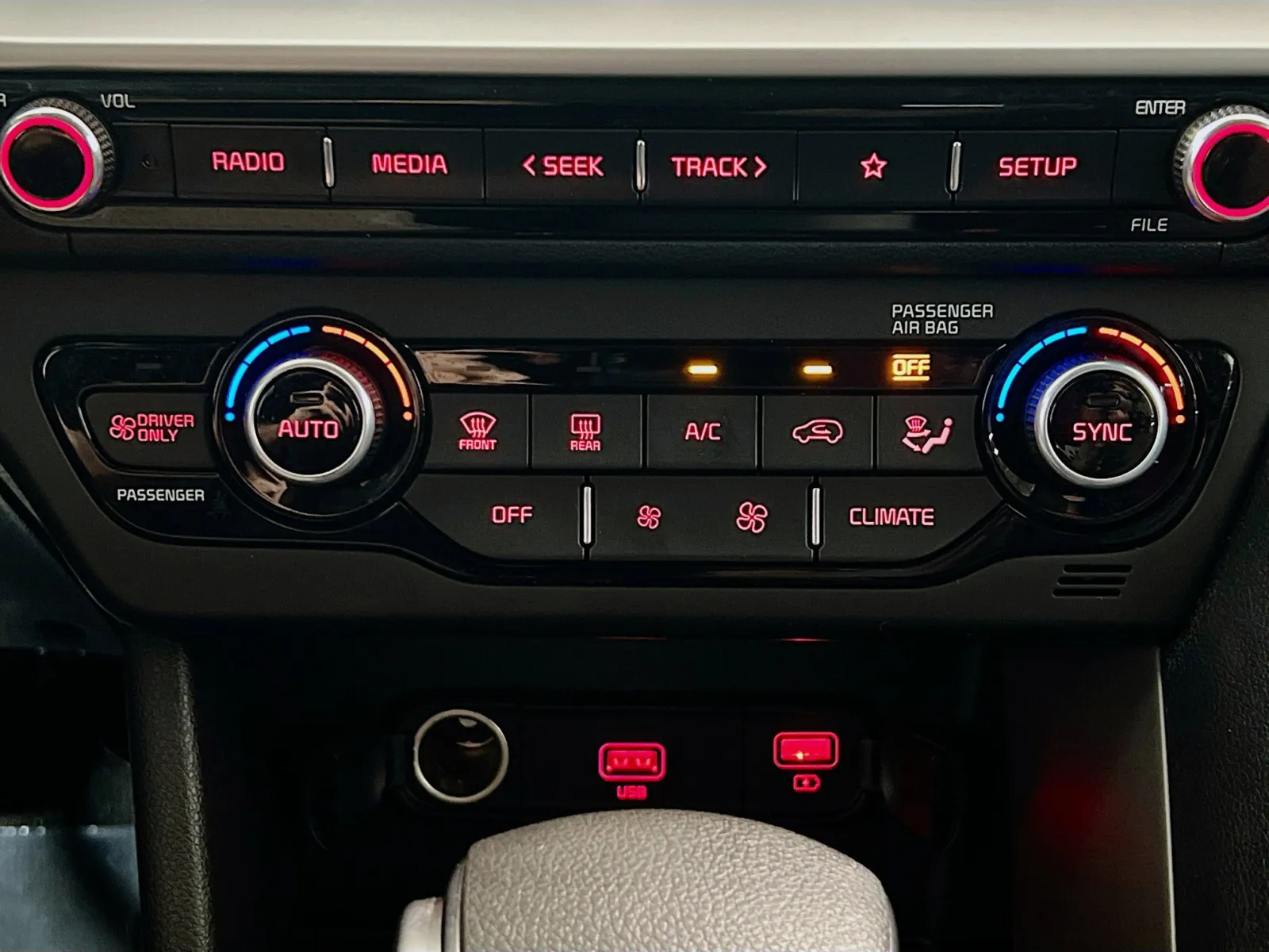 2022 Kia Niro LX - Photo 11