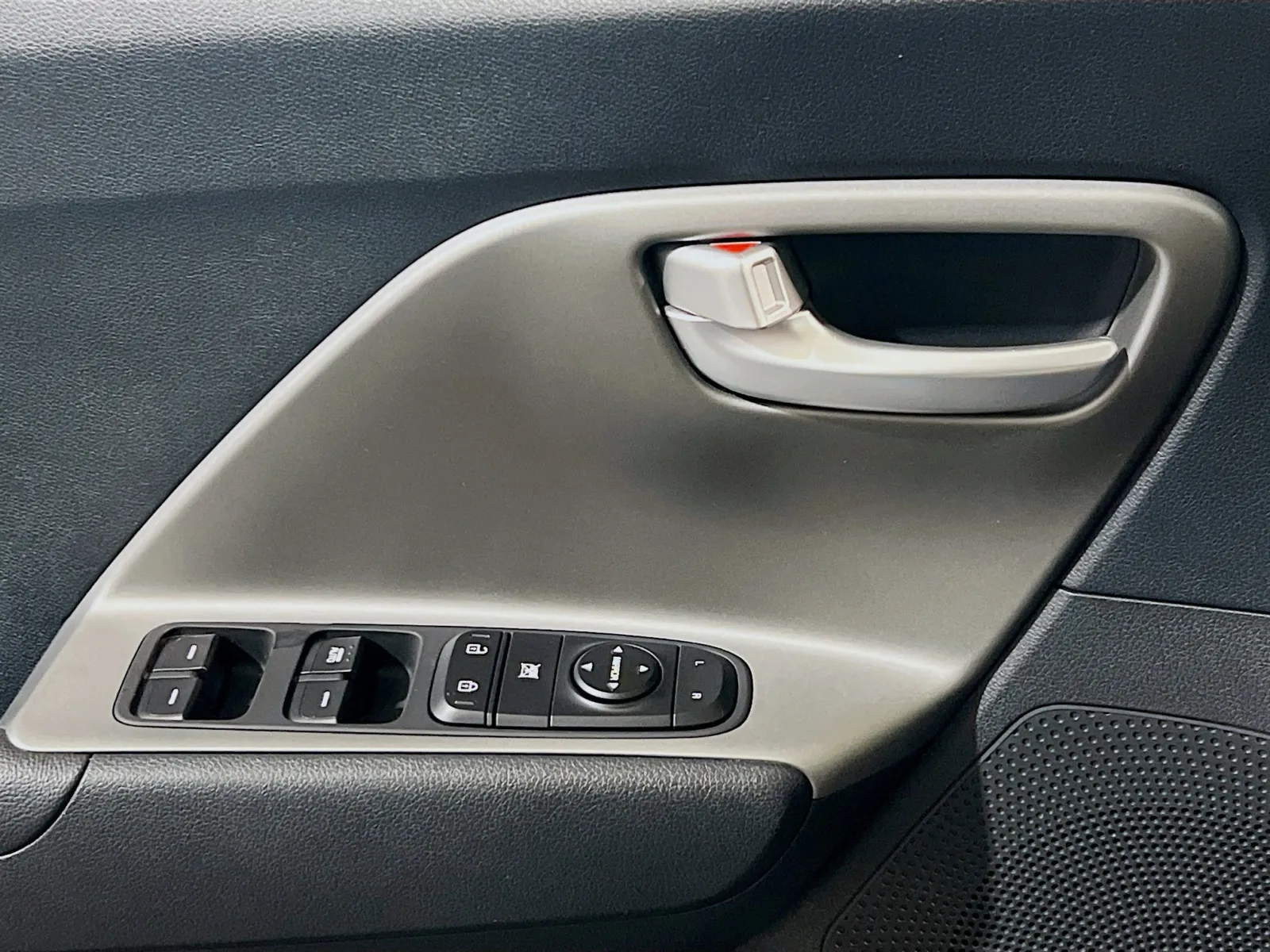 2022 Kia Niro LX - Photo 13