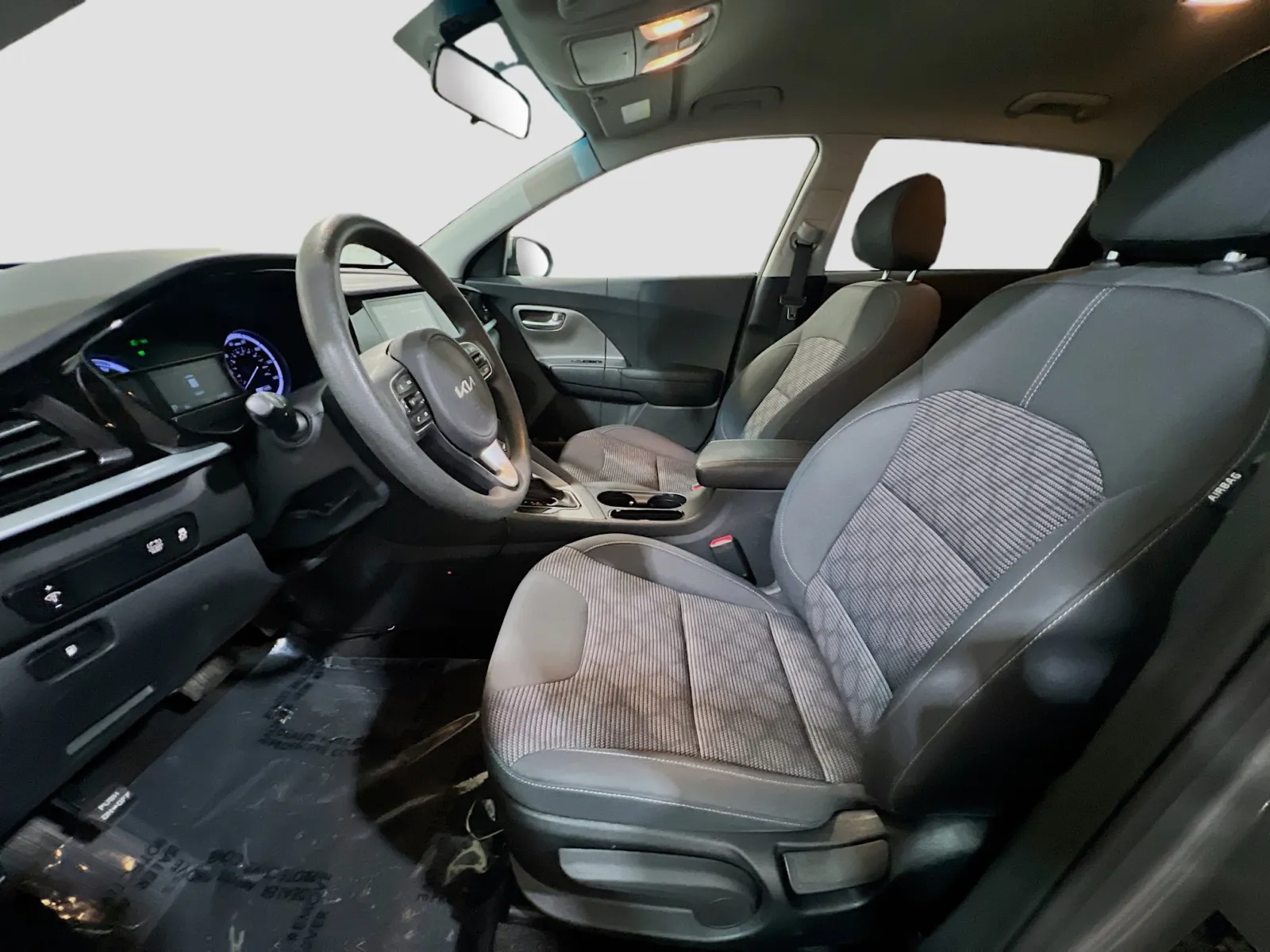 2022 Kia Niro LX - Photo 14