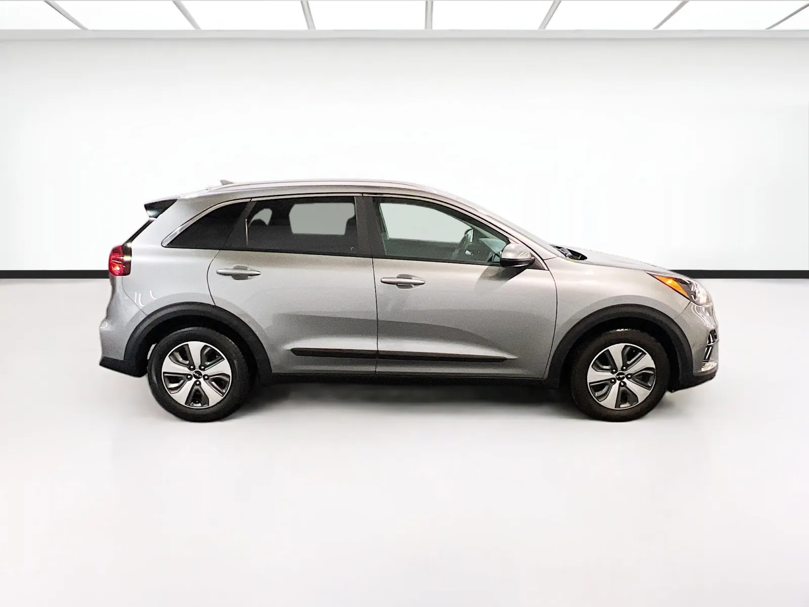 2022 Kia Niro LX - Photo 22