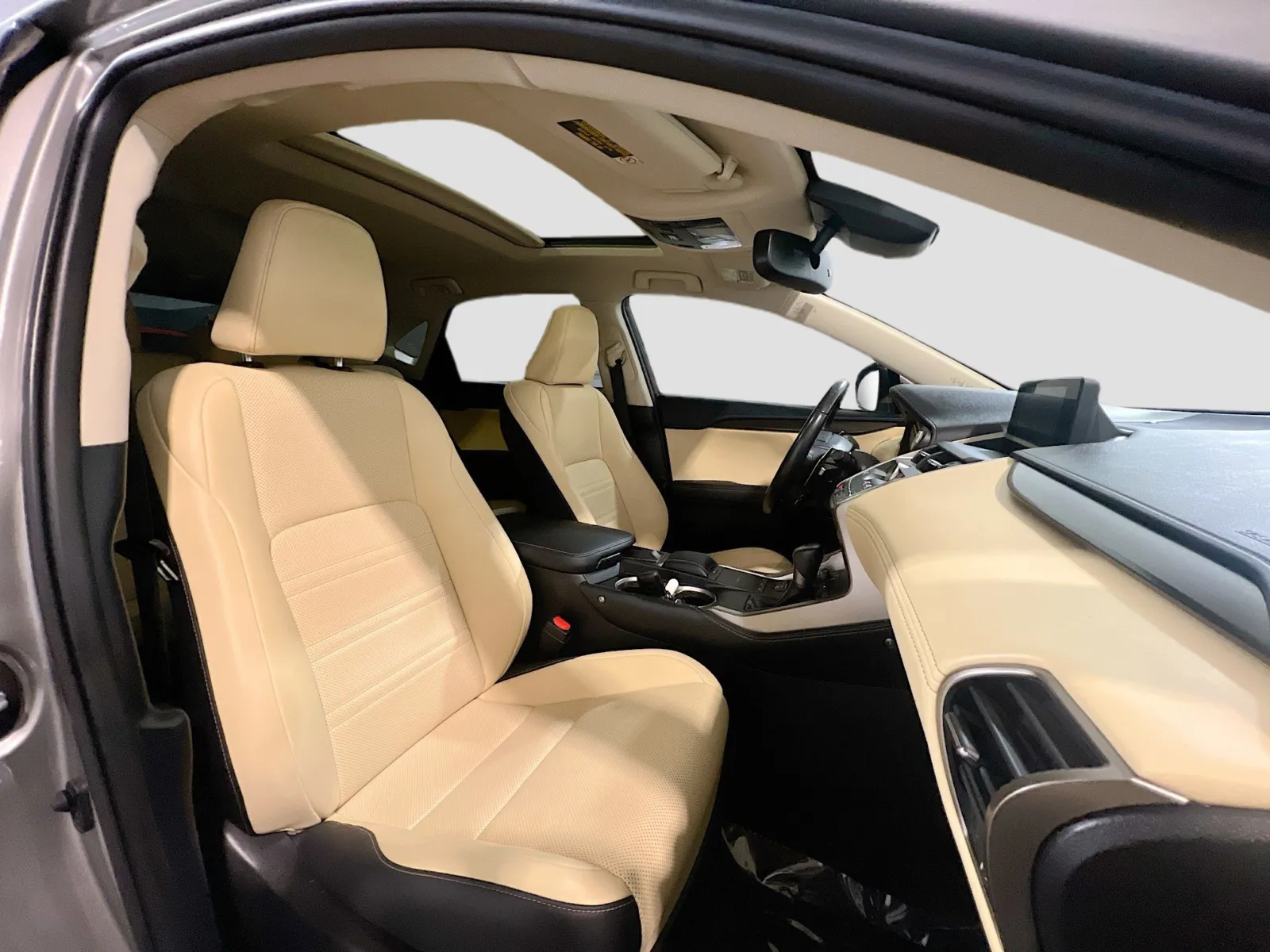 2021 Lexus NX 300 - Photo 22