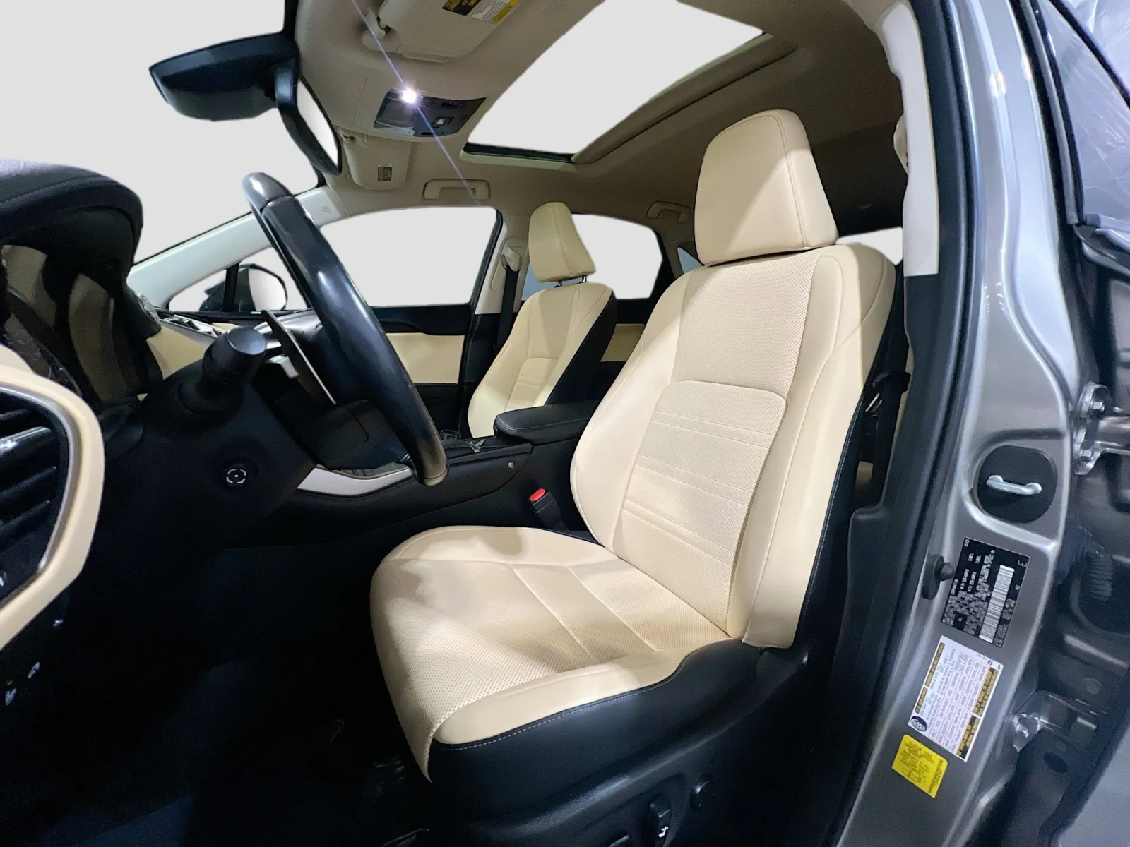 2021 Lexus NX 300 - Photo 15