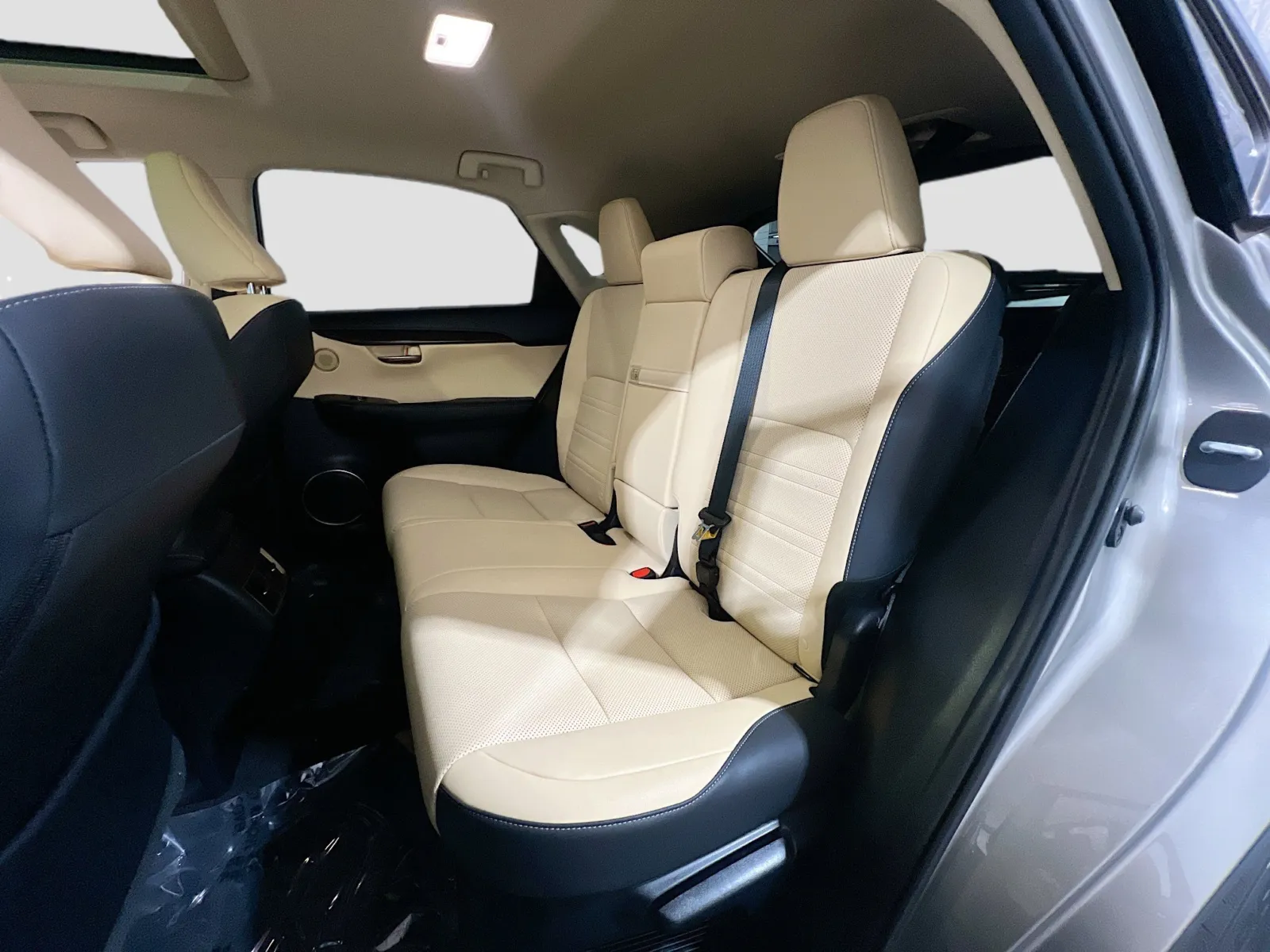 2021 Lexus NX 300 - Photo 18