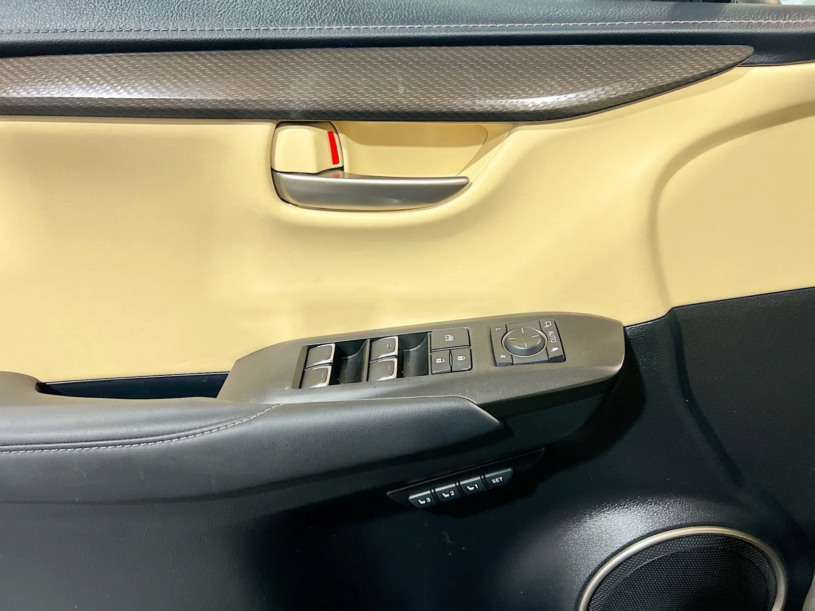 2021 Lexus NX 300 - Photo 13