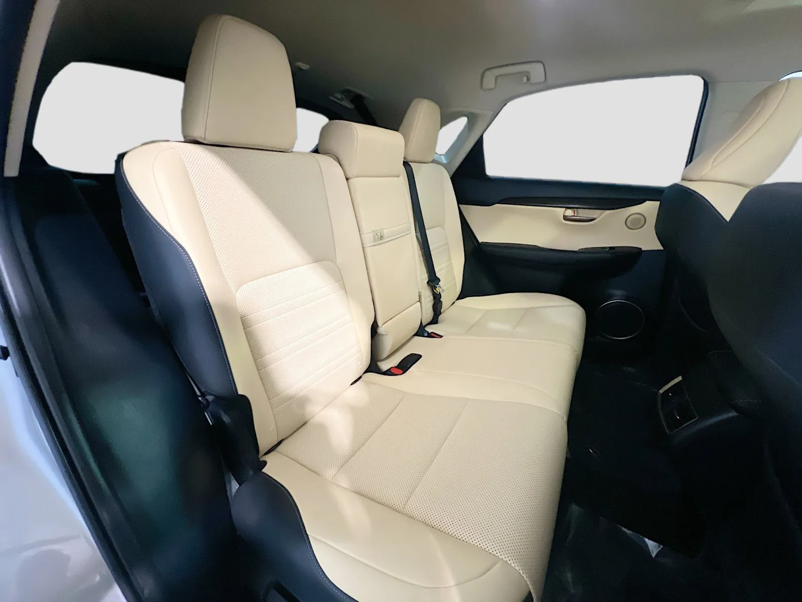 2021 Lexus NX 300 - Photo 21