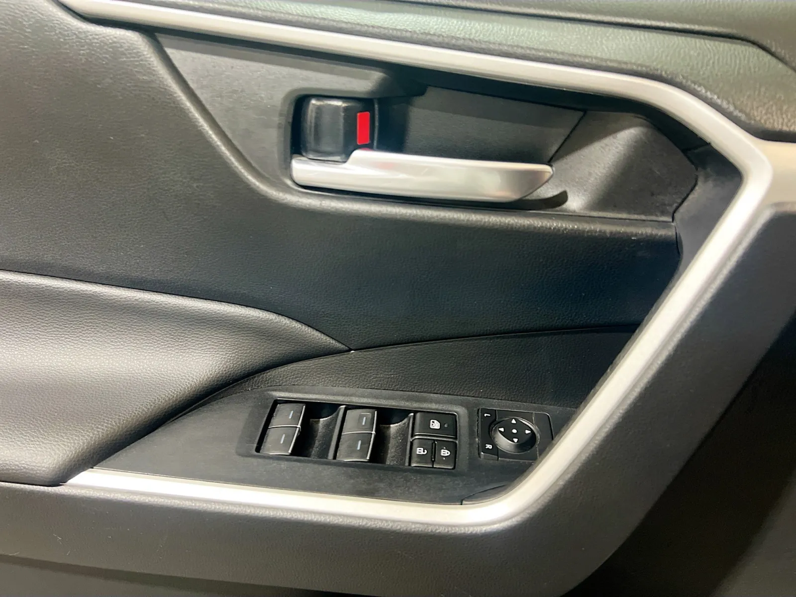 2023 Toyota RAV4 XLE - Photo 14