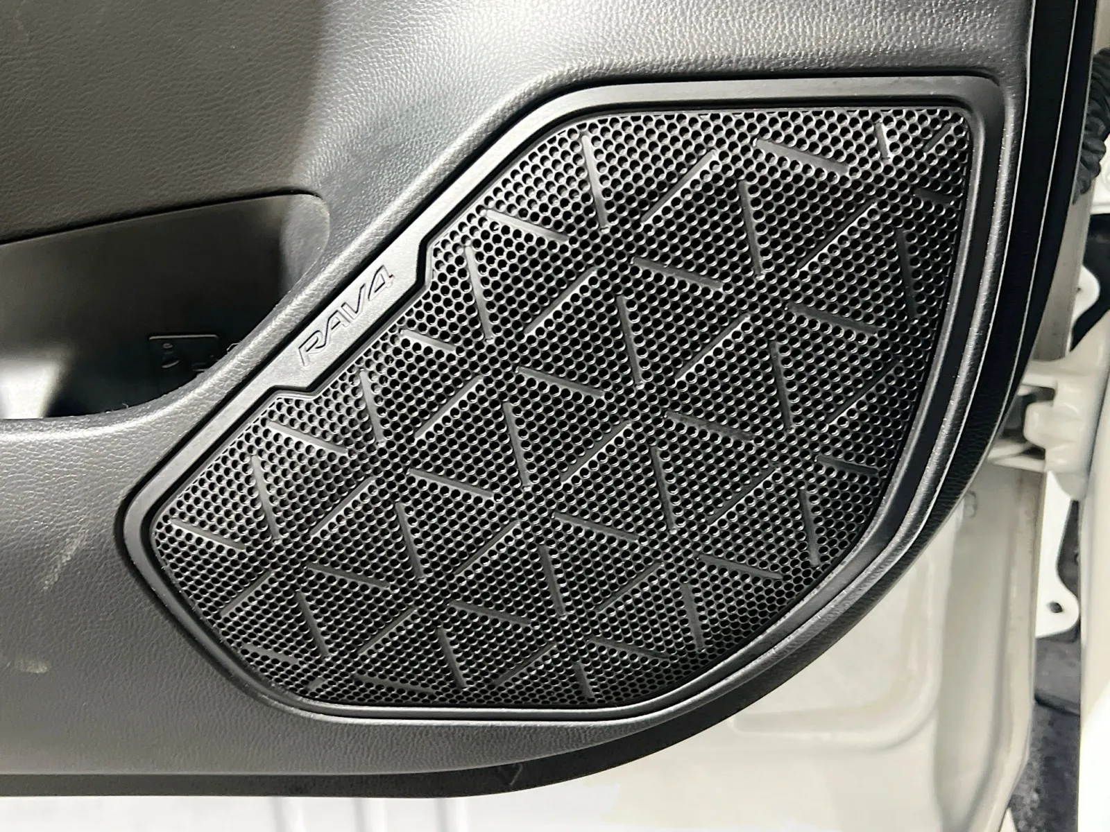 2023 Toyota RAV4 XLE - Photo 15