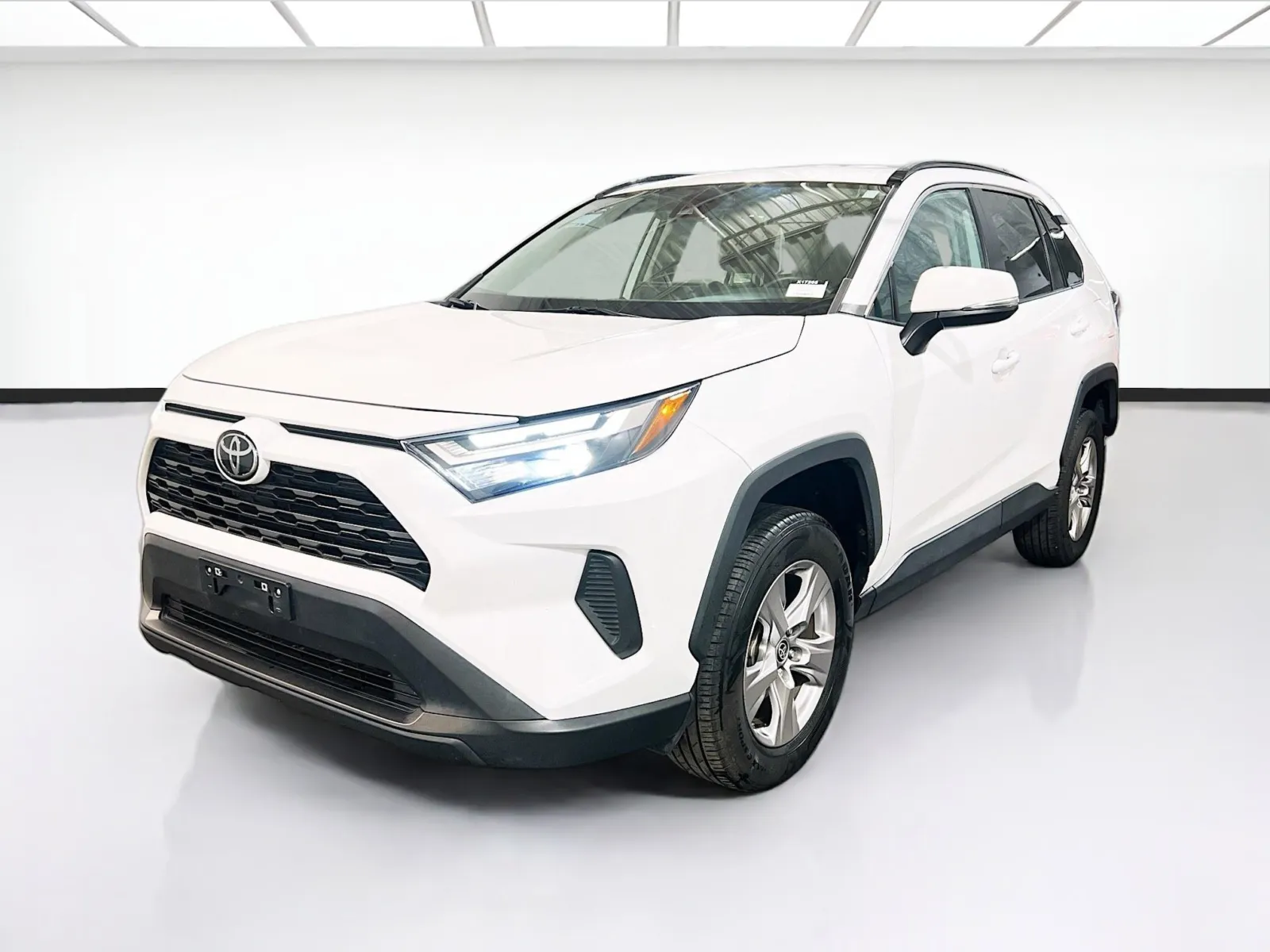 White 2023 Toyota RAV4 XLE for sale in Chandler, AZ