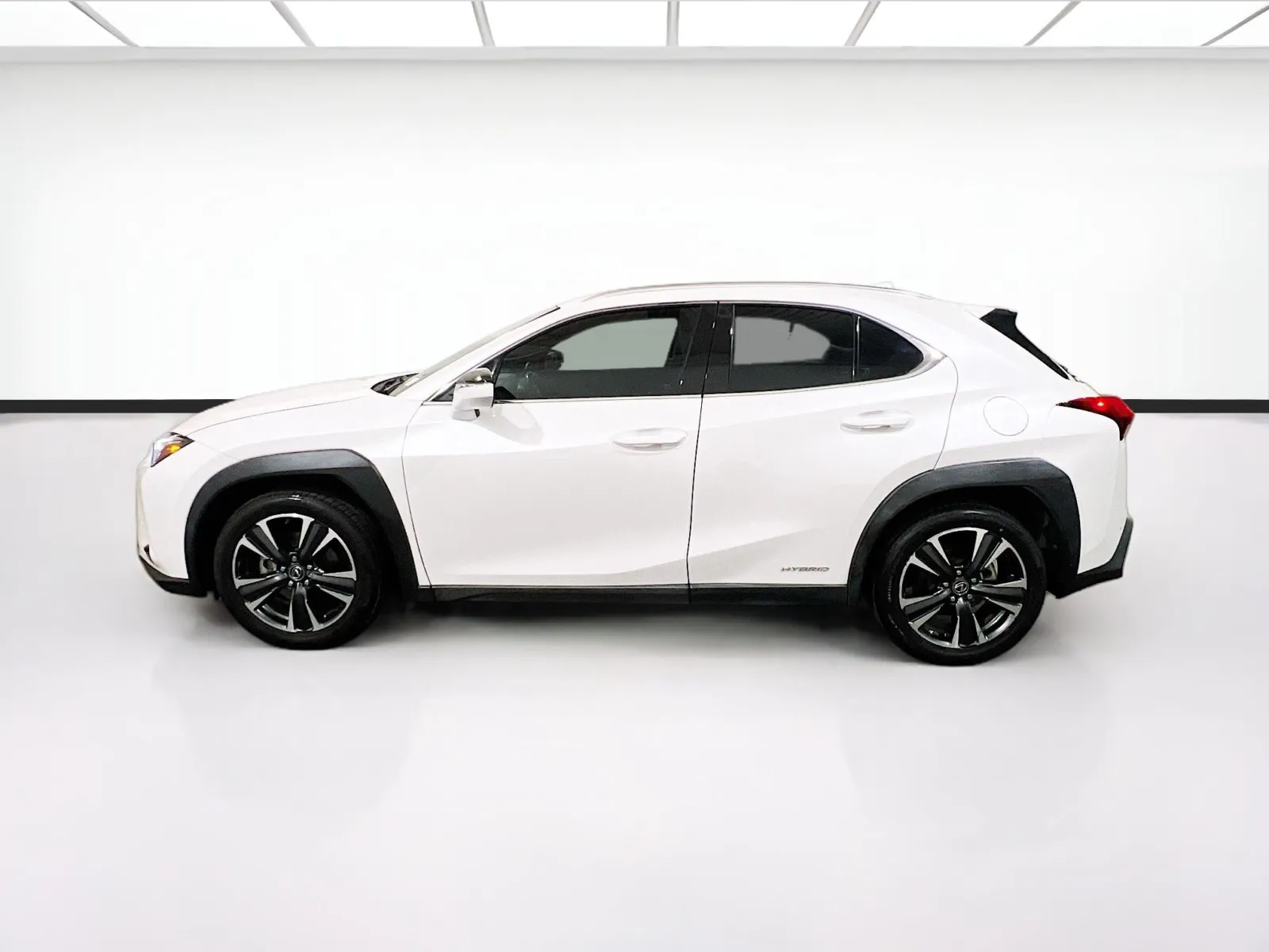 Lexus UX photo 14