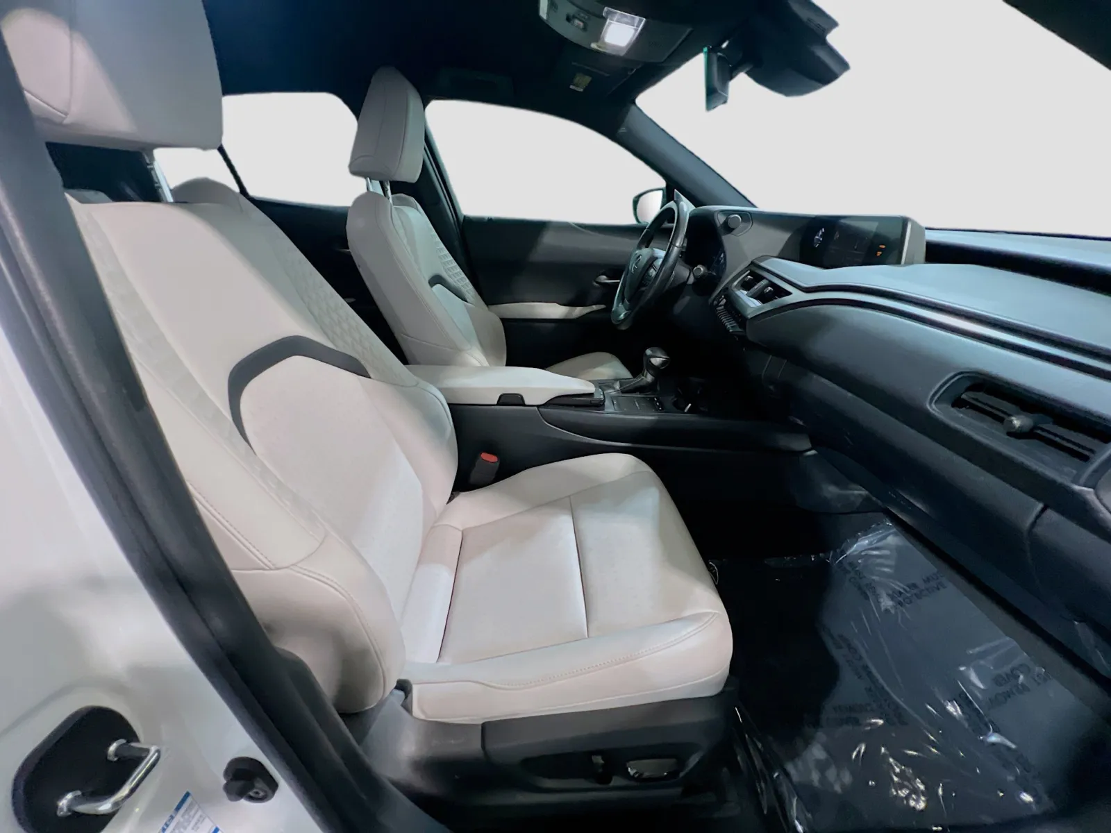 2021 Lexus UX Hybrid 250h - Photo 20