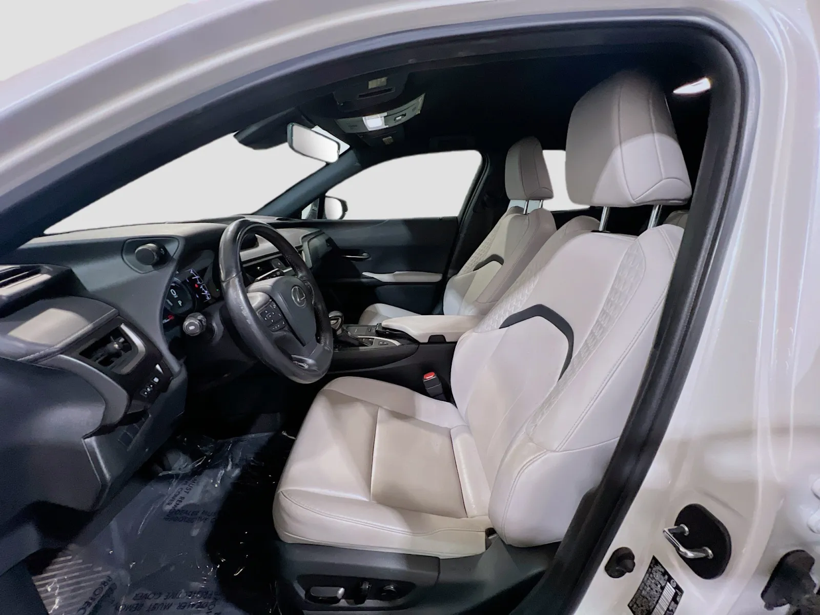 2021 Lexus UX Hybrid 250h - Photo 14