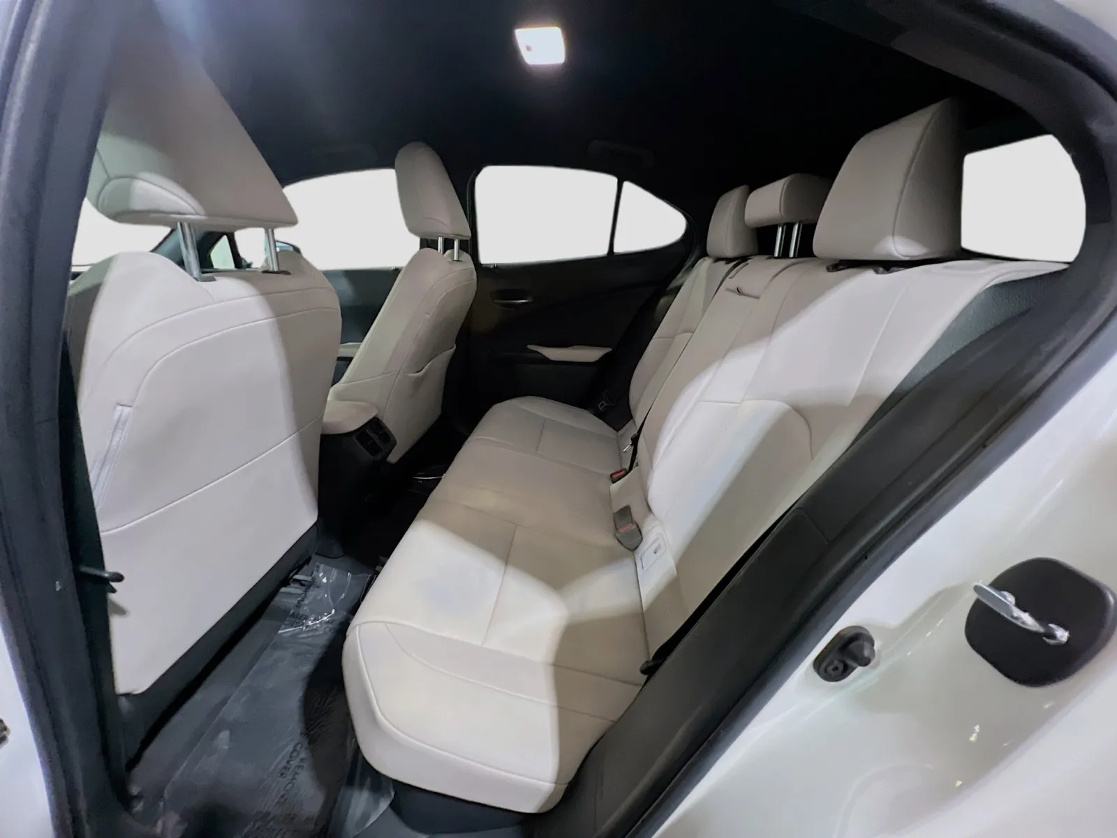 2021 Lexus UX Hybrid 250h - Photo 16