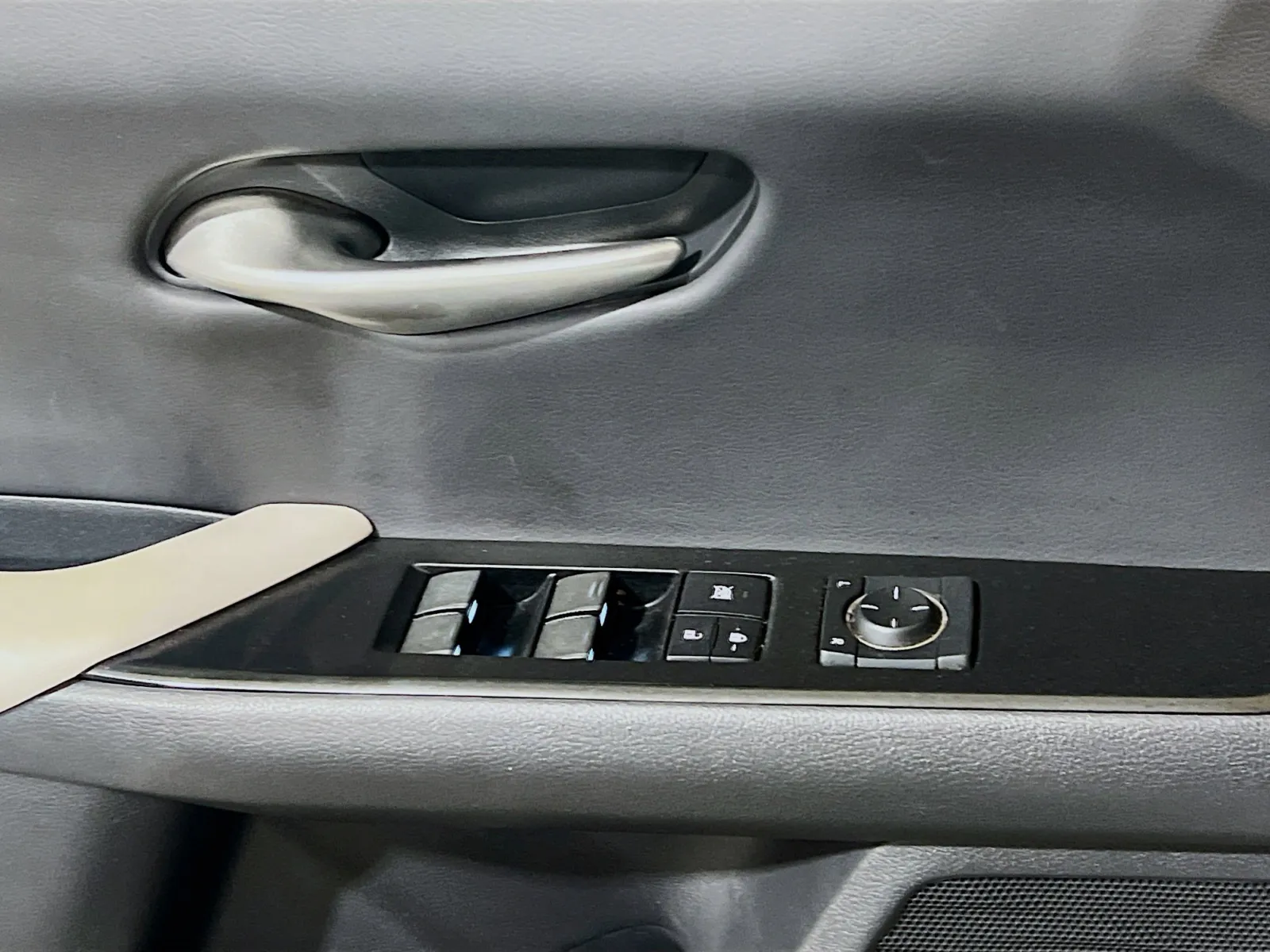 2021 Lexus UX Hybrid 250h - Photo 13