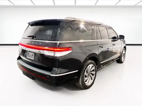 More photos of 2022 Lincoln Navigator L Reserve at STG Chandler, AZ