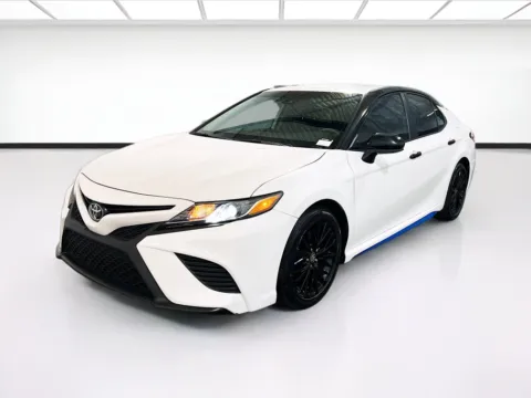 White 2020 Toyota Camry SE Nightshade for sale in Chandler, AZ