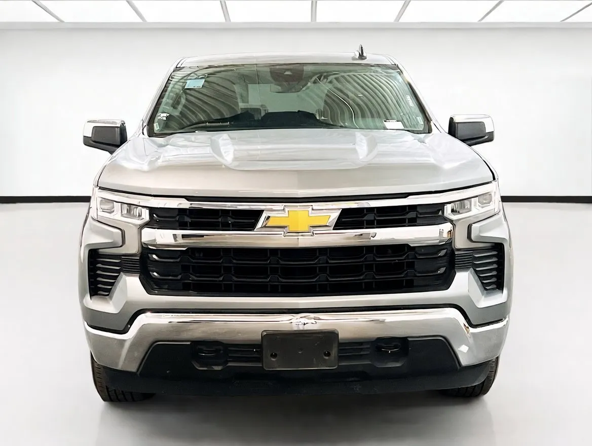 Chevrolet Silverado photo 2