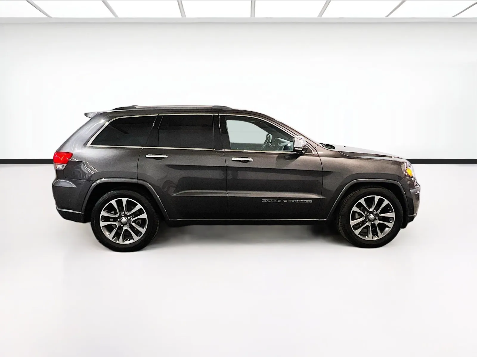 2018 Jeep Grand Cherokee Overland - Photo 26