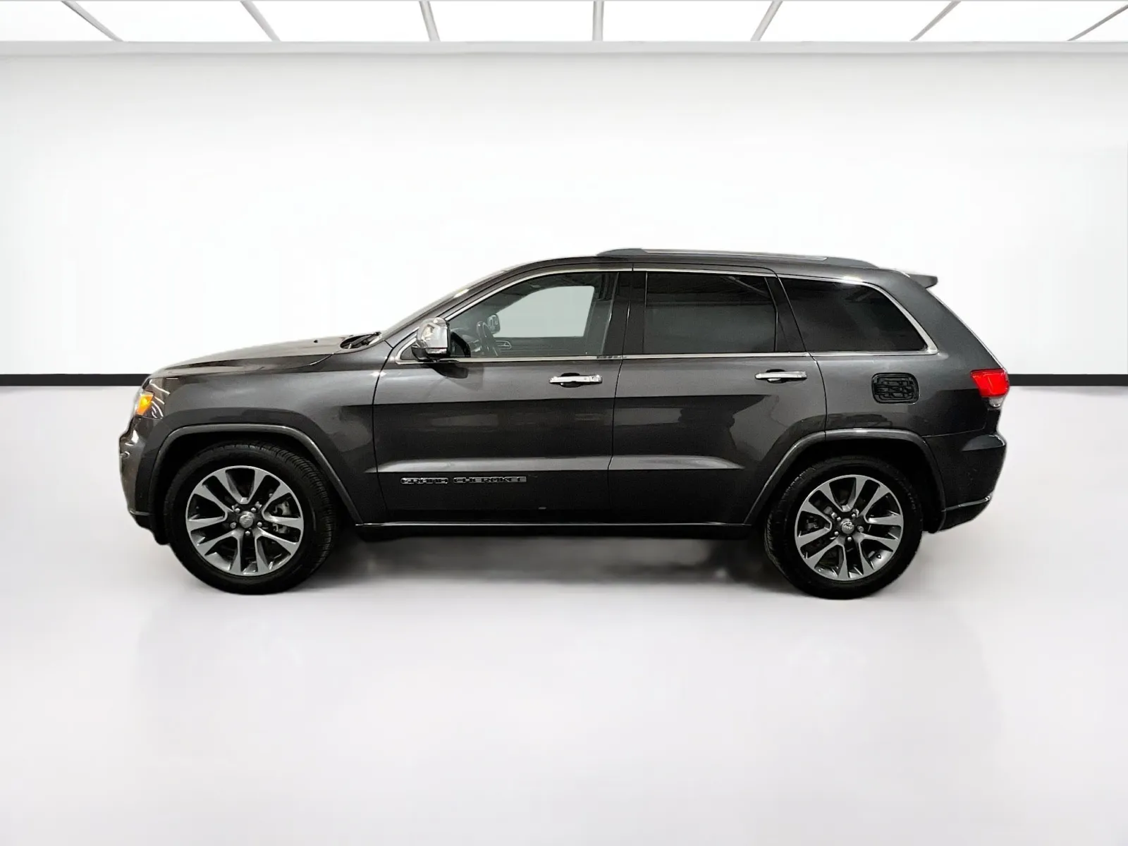 2018 Jeep Grand Cherokee Overland - Photo 25