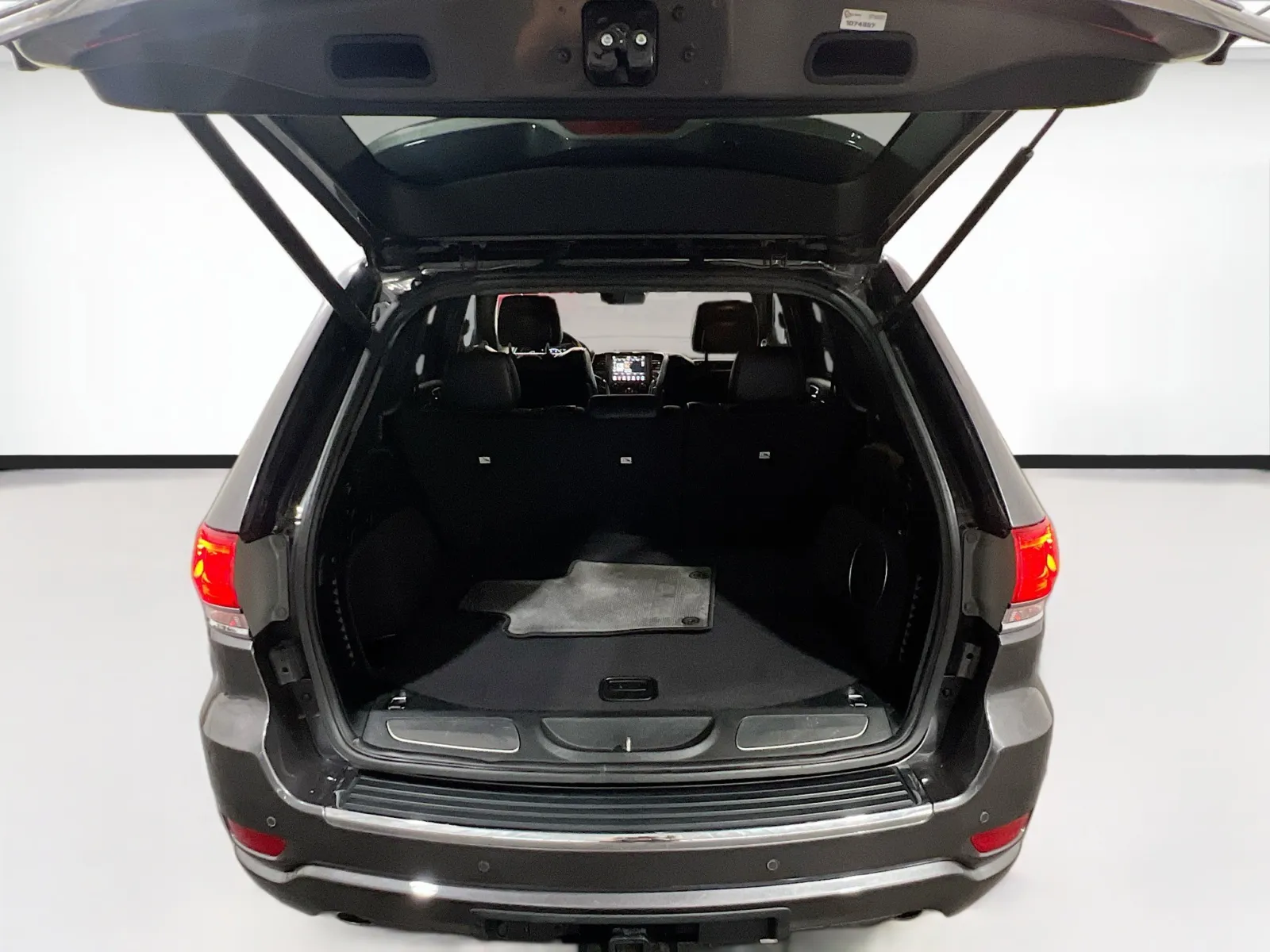 2018 Jeep Grand Cherokee Overland - Photo 21