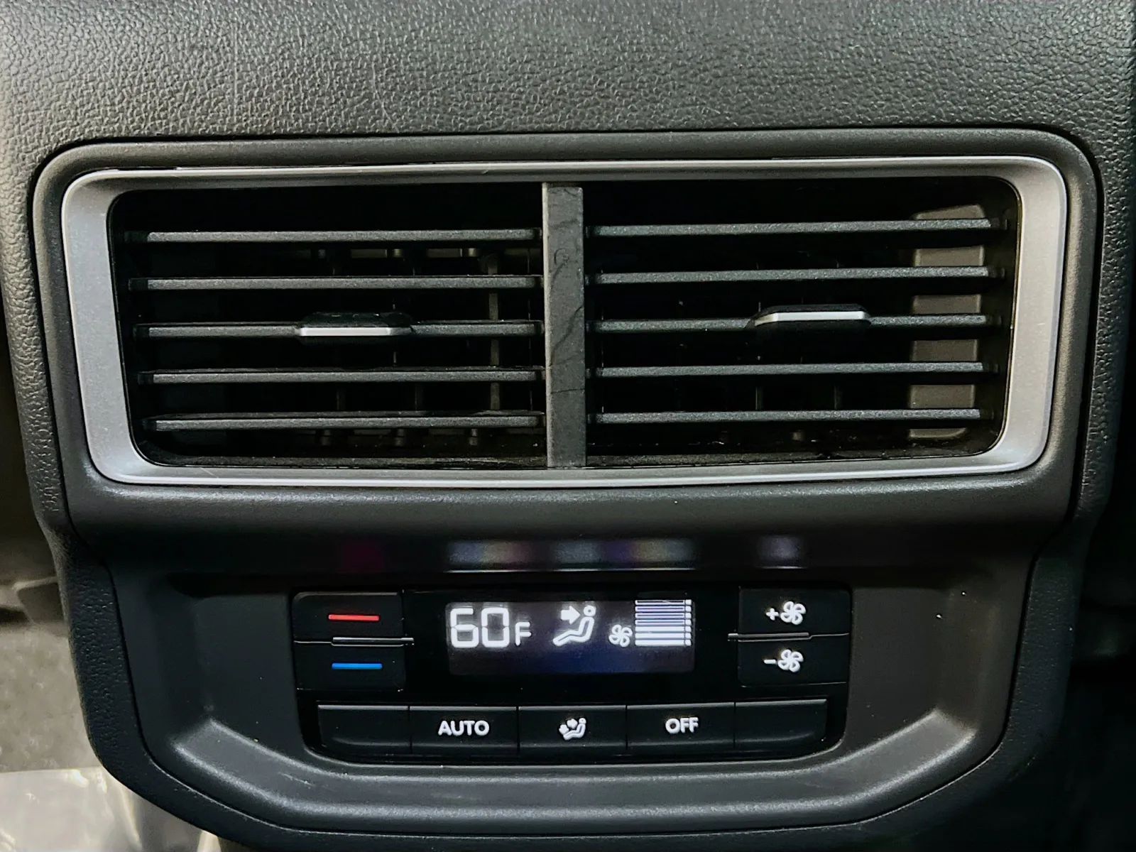 2024 Volkswagen Atlas SE w/Tech - Photo 18