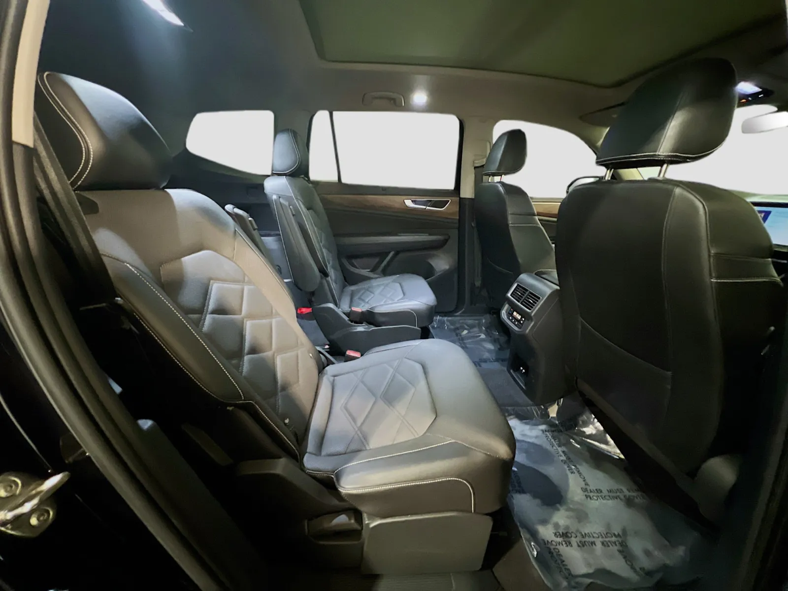 2024 Volkswagen Atlas SE w/Tech - Photo 20