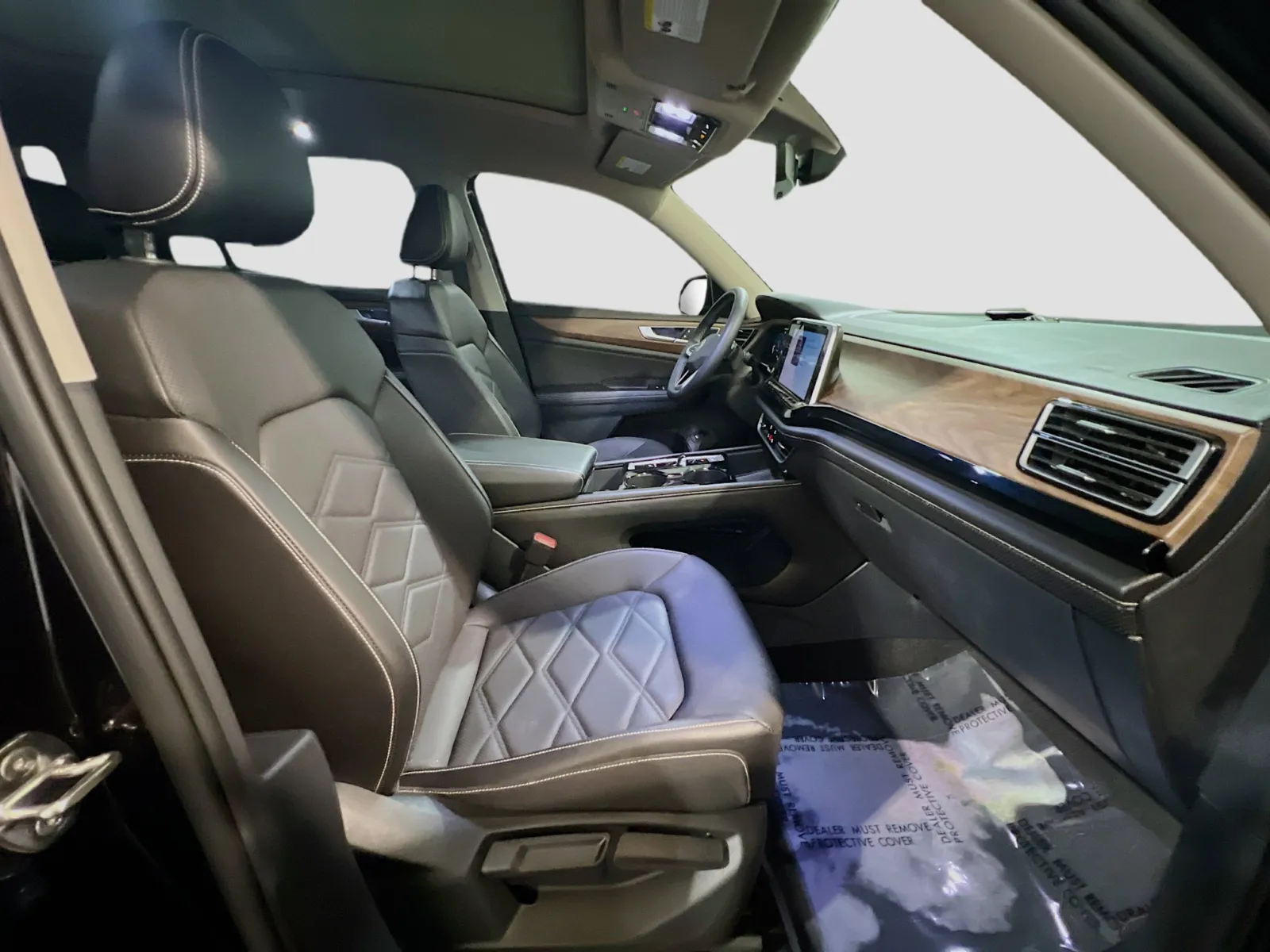 2024 Volkswagen Atlas SE w/Tech - Photo 21