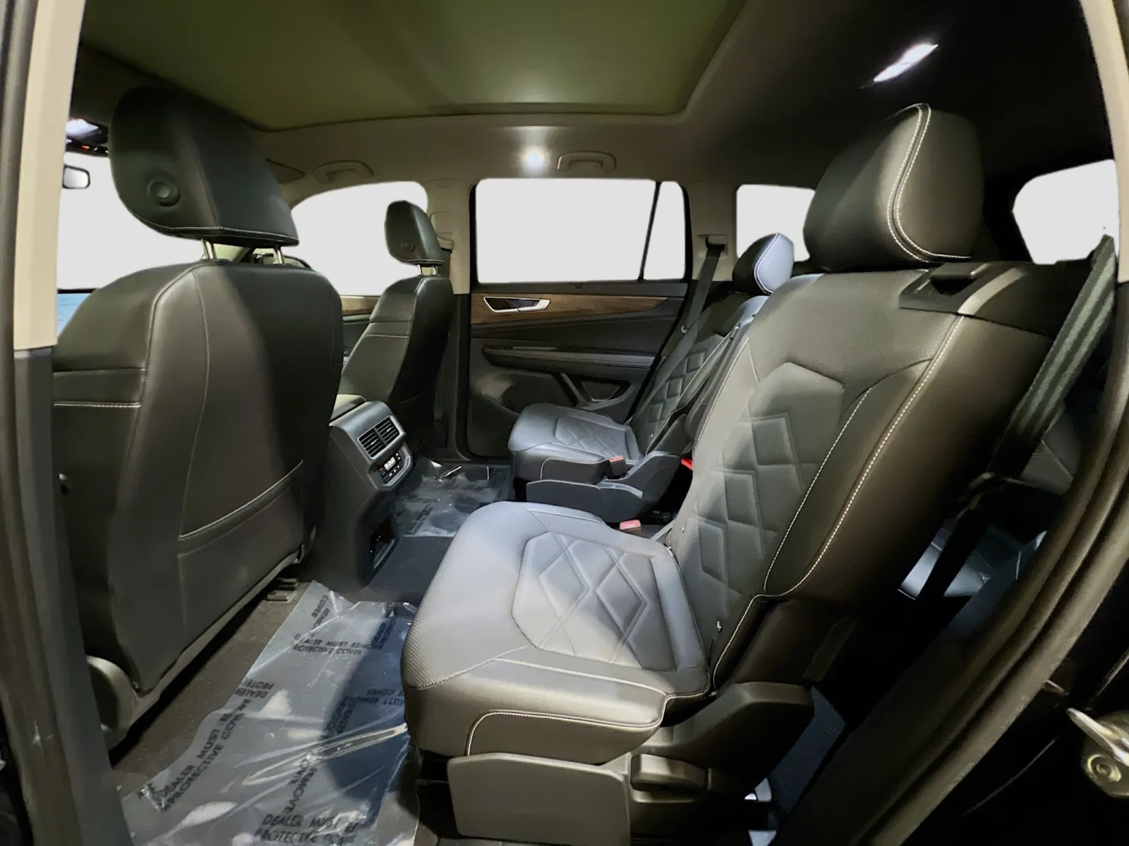 2024 Volkswagen Atlas SE w/Tech - Photo 17