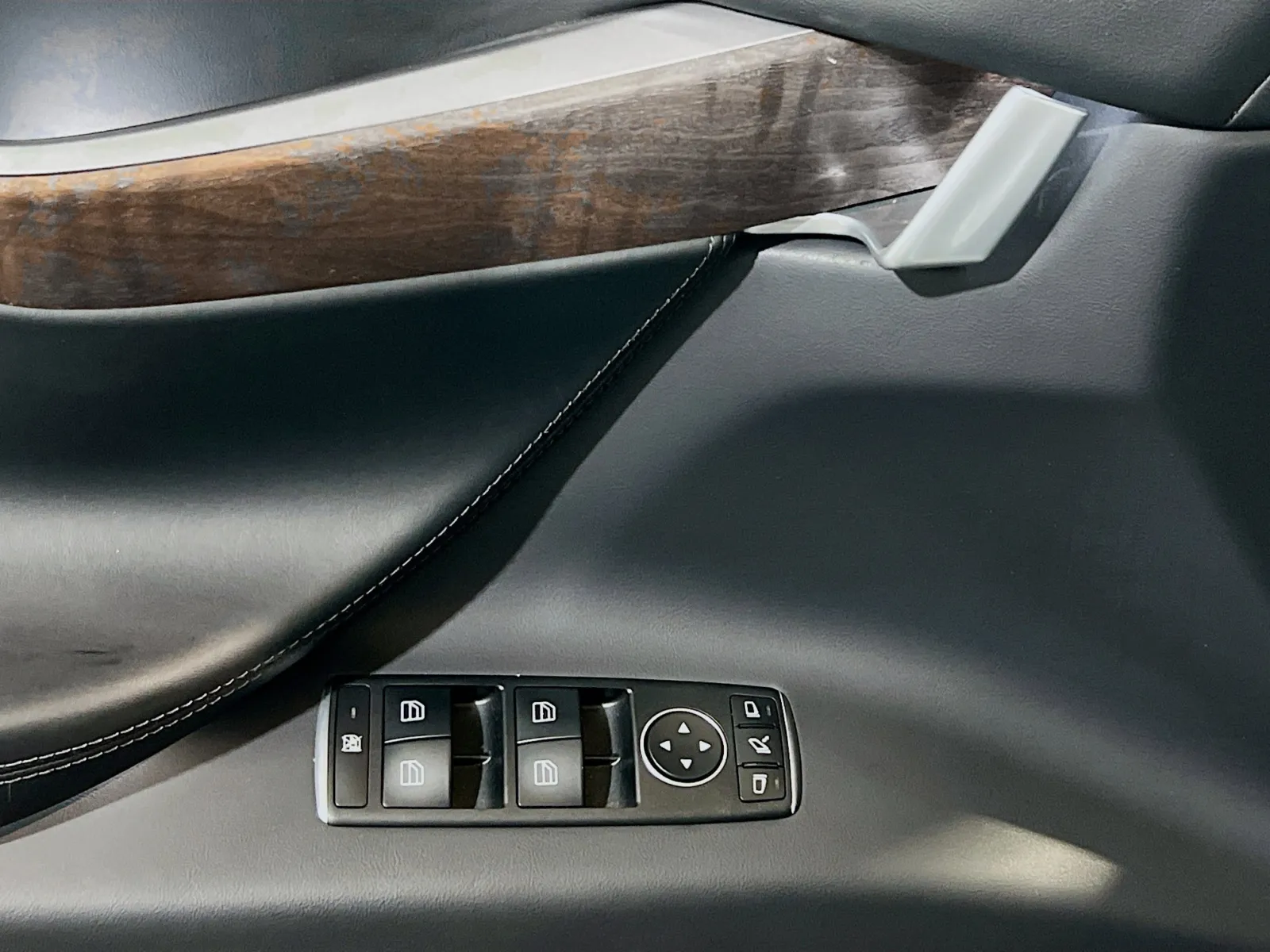 2020 Tesla Model X Long Range Plus - Photo 14