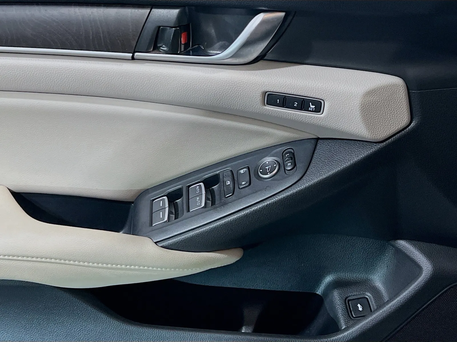 2018 Honda Accord EX-L - Photo 13