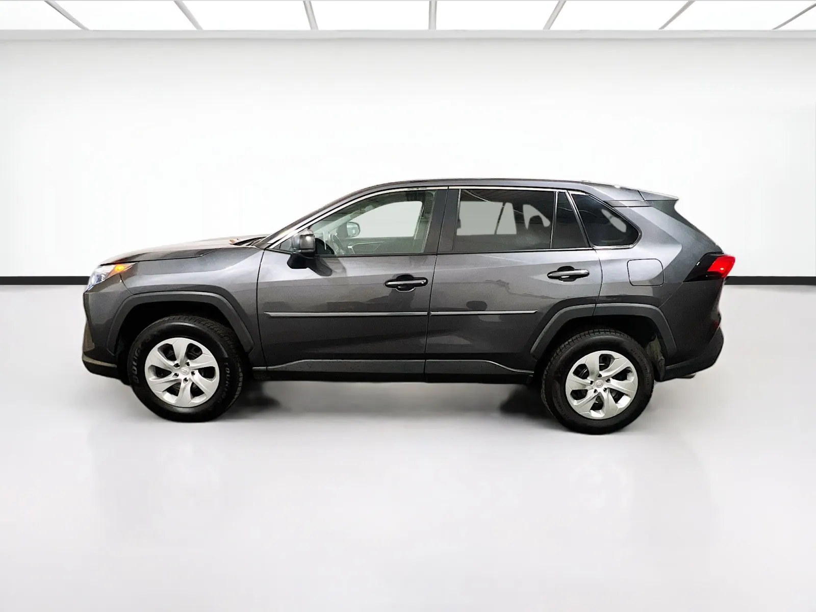 2023 Toyota RAV4 LE - Photo 22