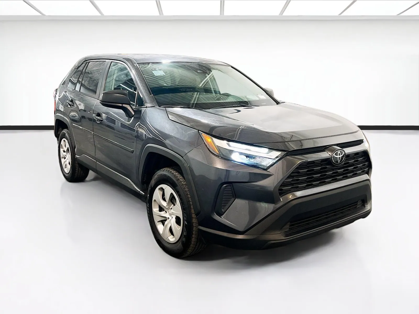 2023 Toyota RAV4 LE - Photo 3