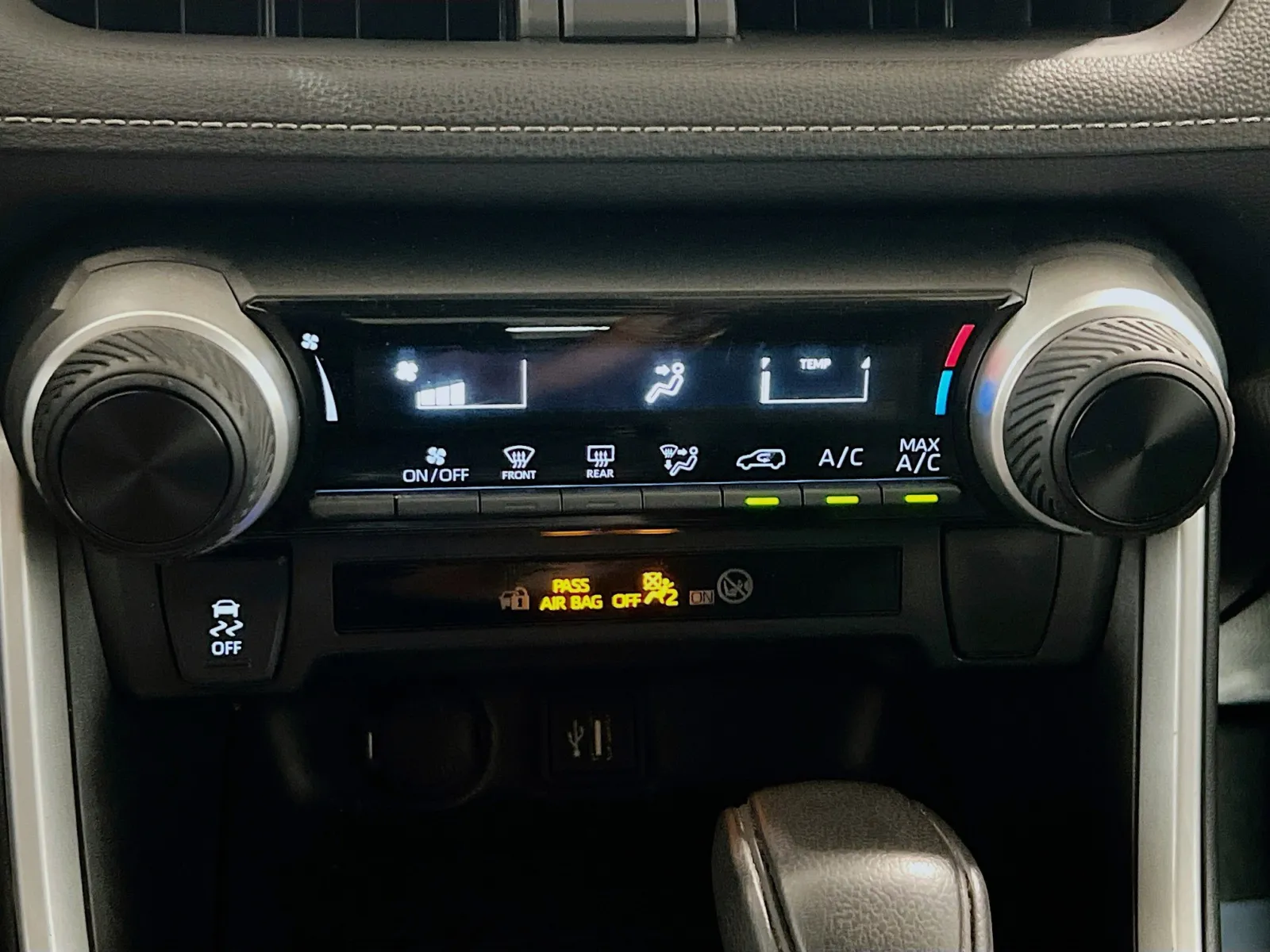 2023 Toyota RAV4 LE - Photo 11