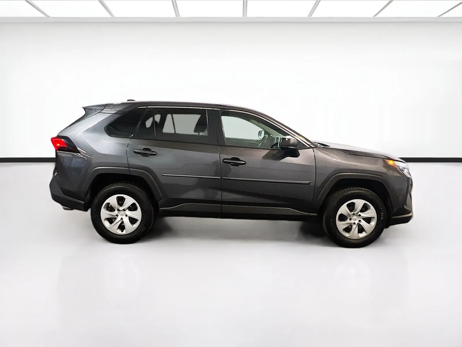 2023 Toyota RAV4 LE - Photo 23