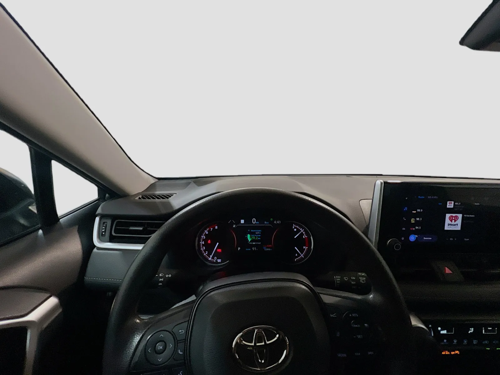 2023 Toyota RAV4 LE - Photo 7