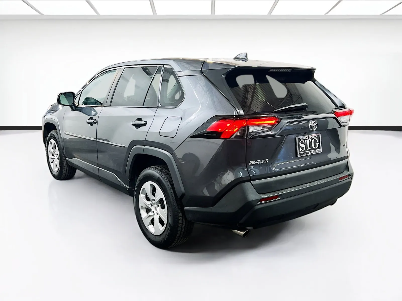 2023 Toyota RAV4 LE - Photo 6