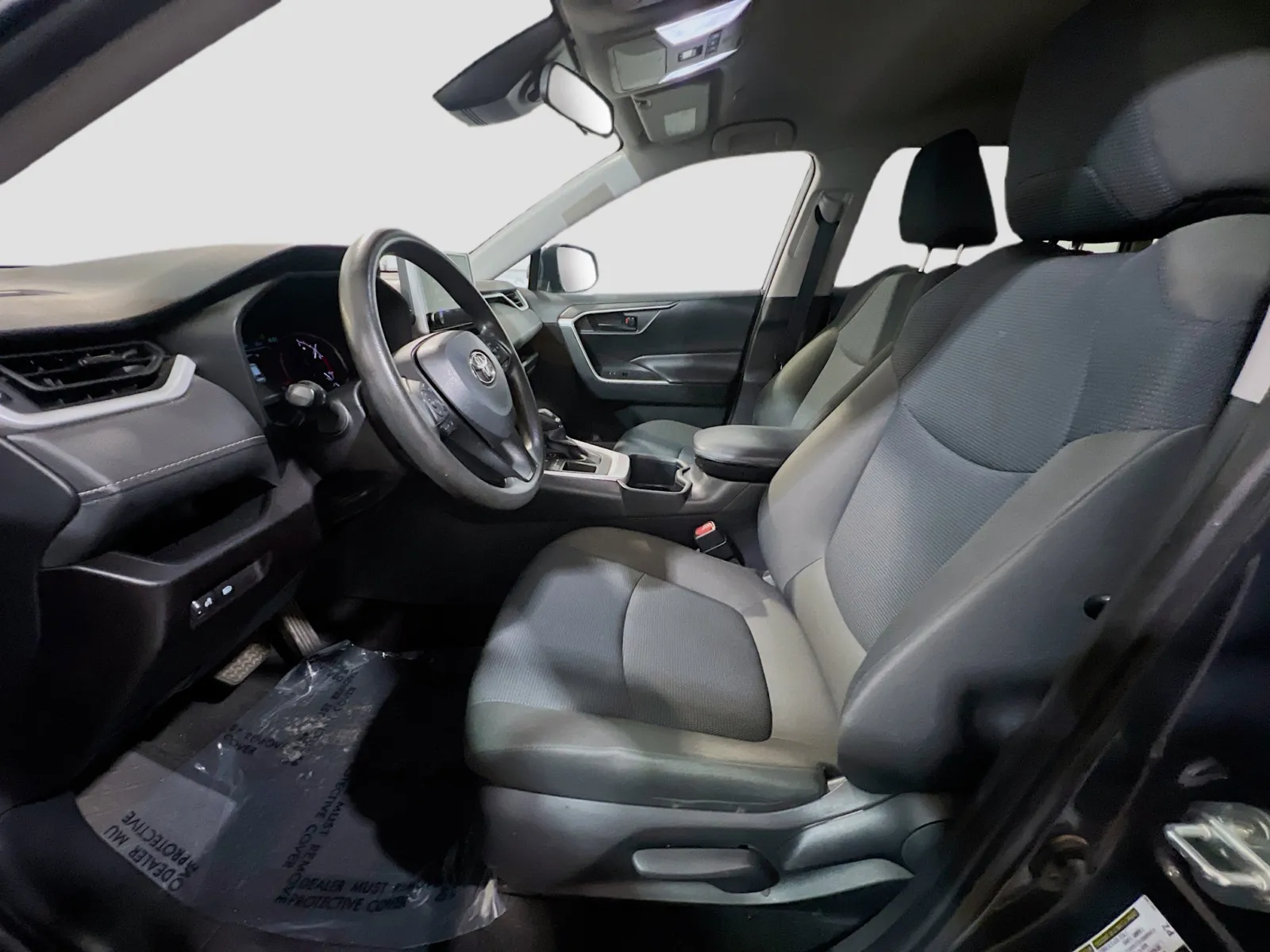 2023 Toyota RAV4 LE - Photo 14